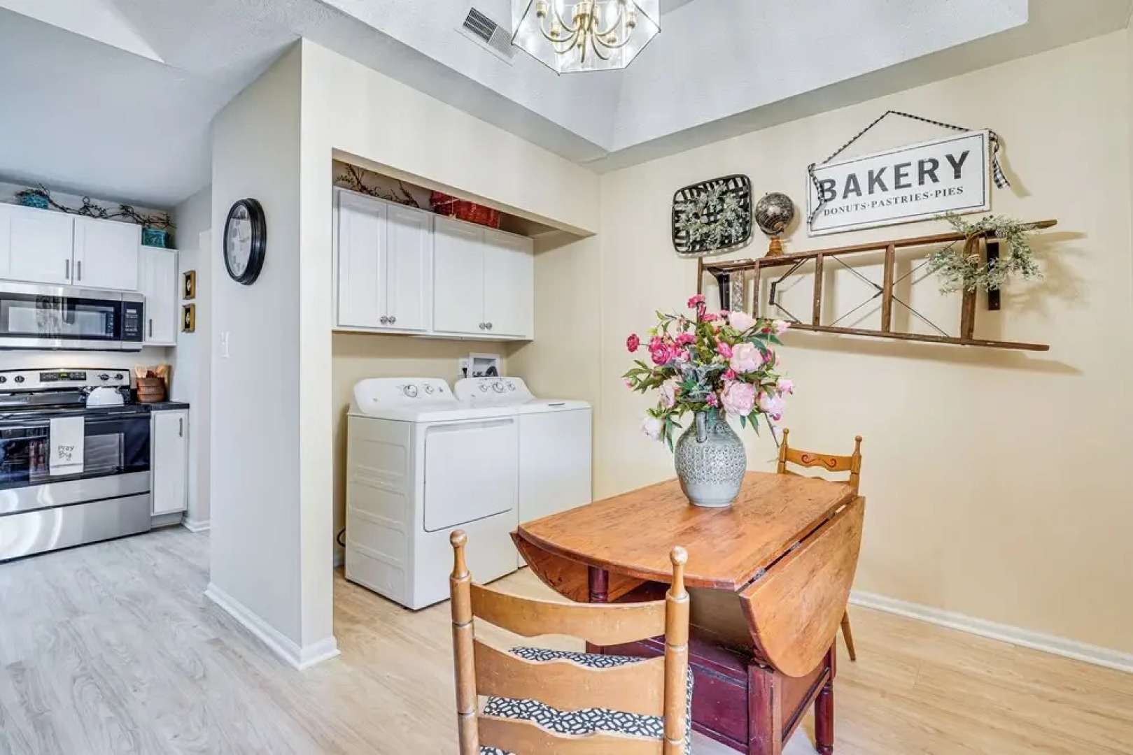 Zanesville Apartment w/ Porch - 3 Mi to Downtown!