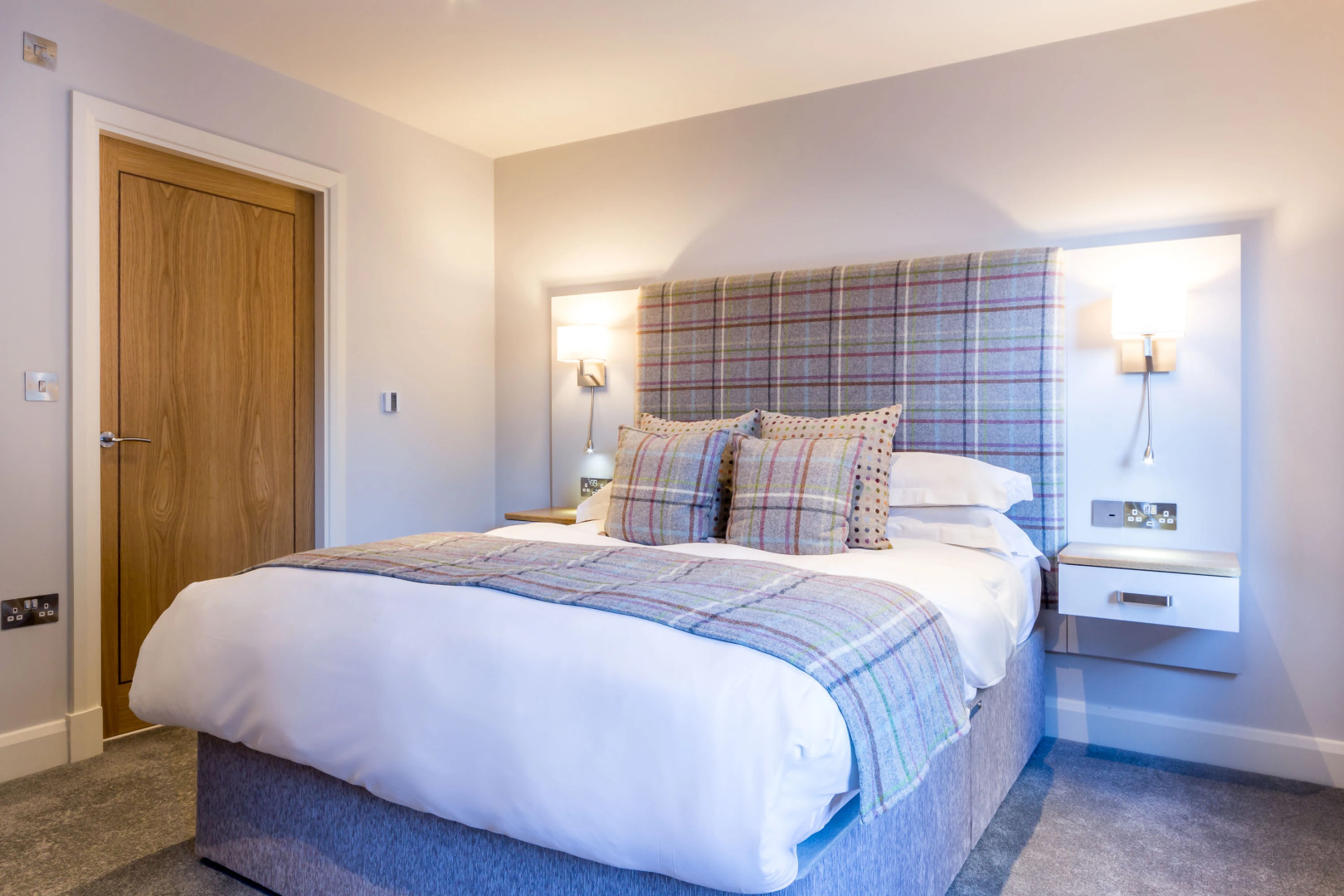 White Hart Hotel & Apartments