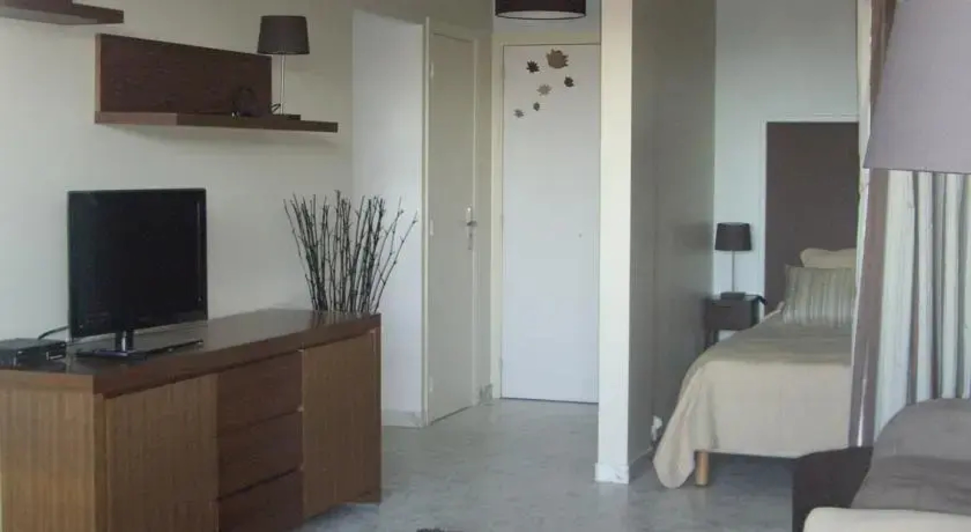 studio blue sea view