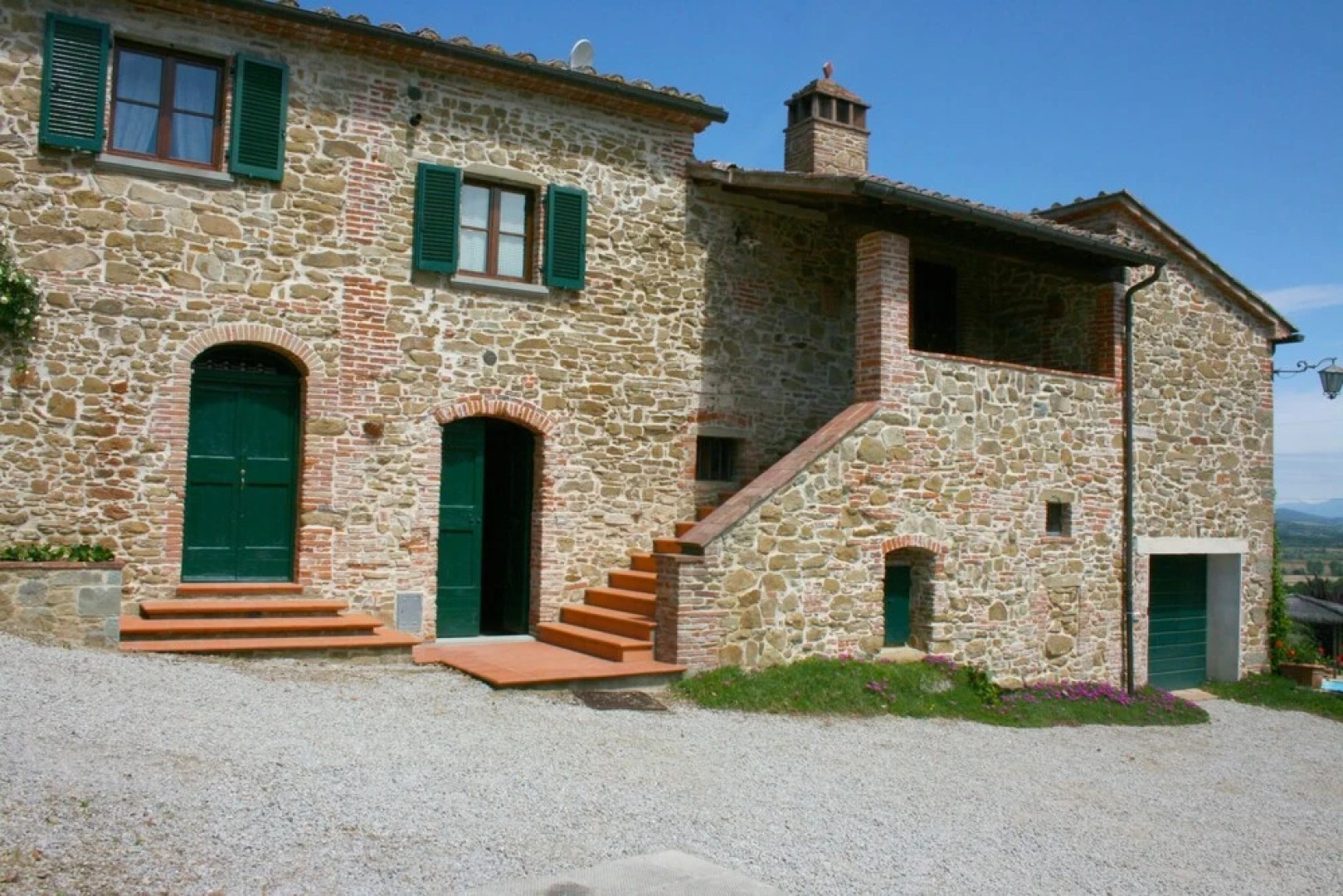 Wonderful private villa with WIFI, private pool, TV, pets allowed and parking, close to Arezzo