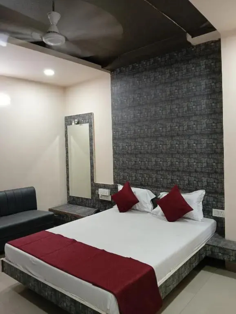 Tirupati Palace Hotel