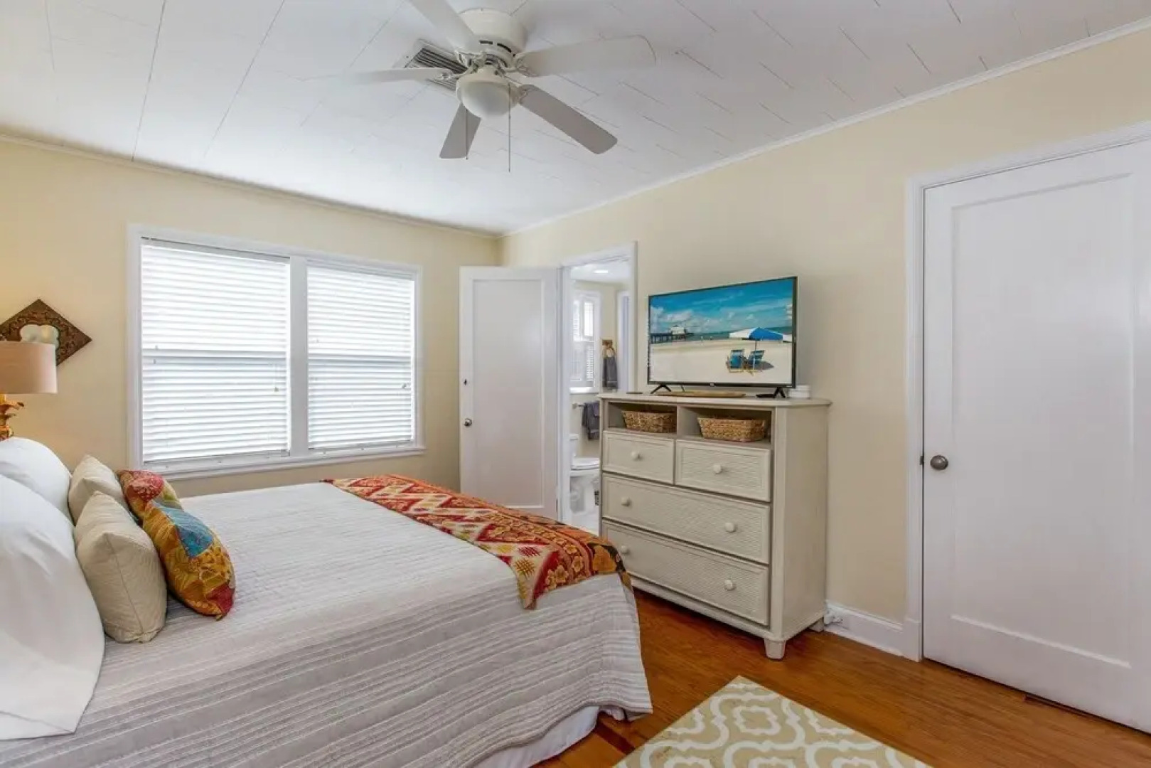 Treasured Times Beach House 3 Bedroom Home by RedAwning, Clearwater Beach