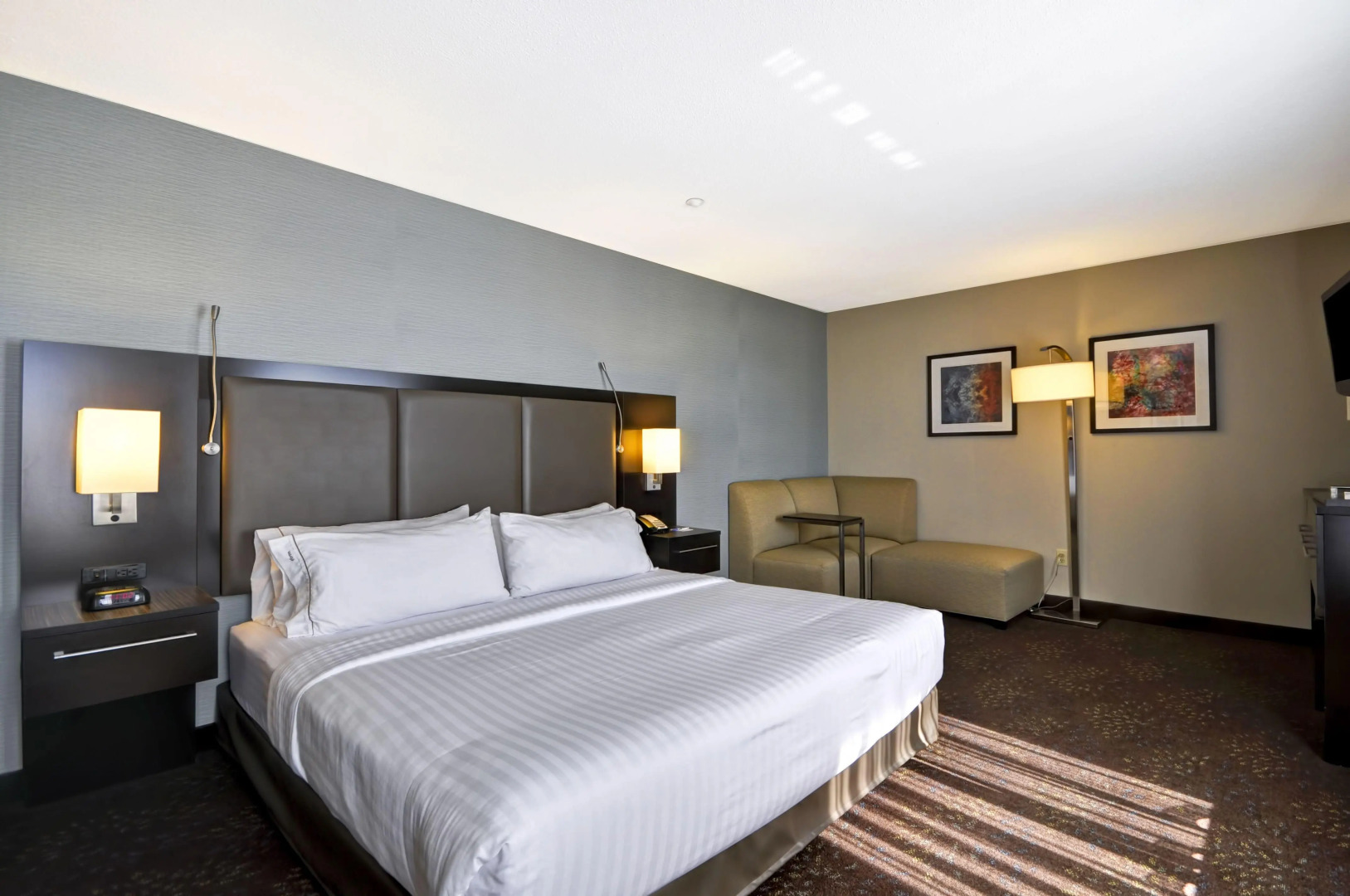 Holiday Inn Express Romulus / Detroit Airport by IHG