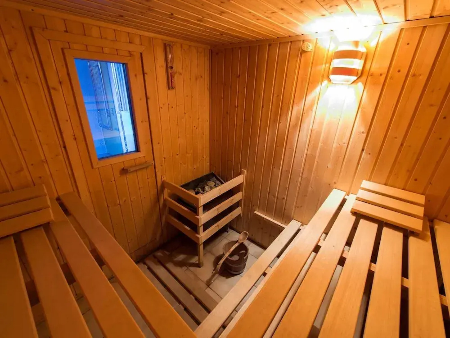 Ruhiges Apartment mit Sauna, Burggen