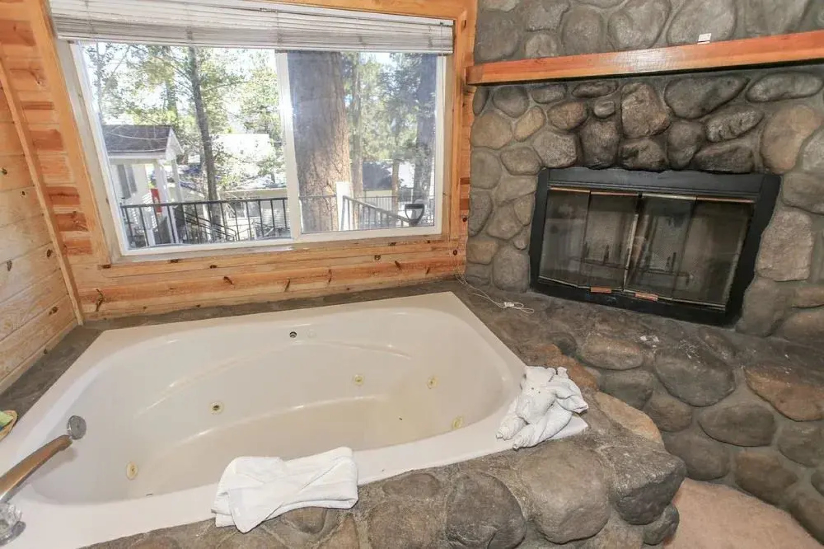 Lakeview Lodge #984 D