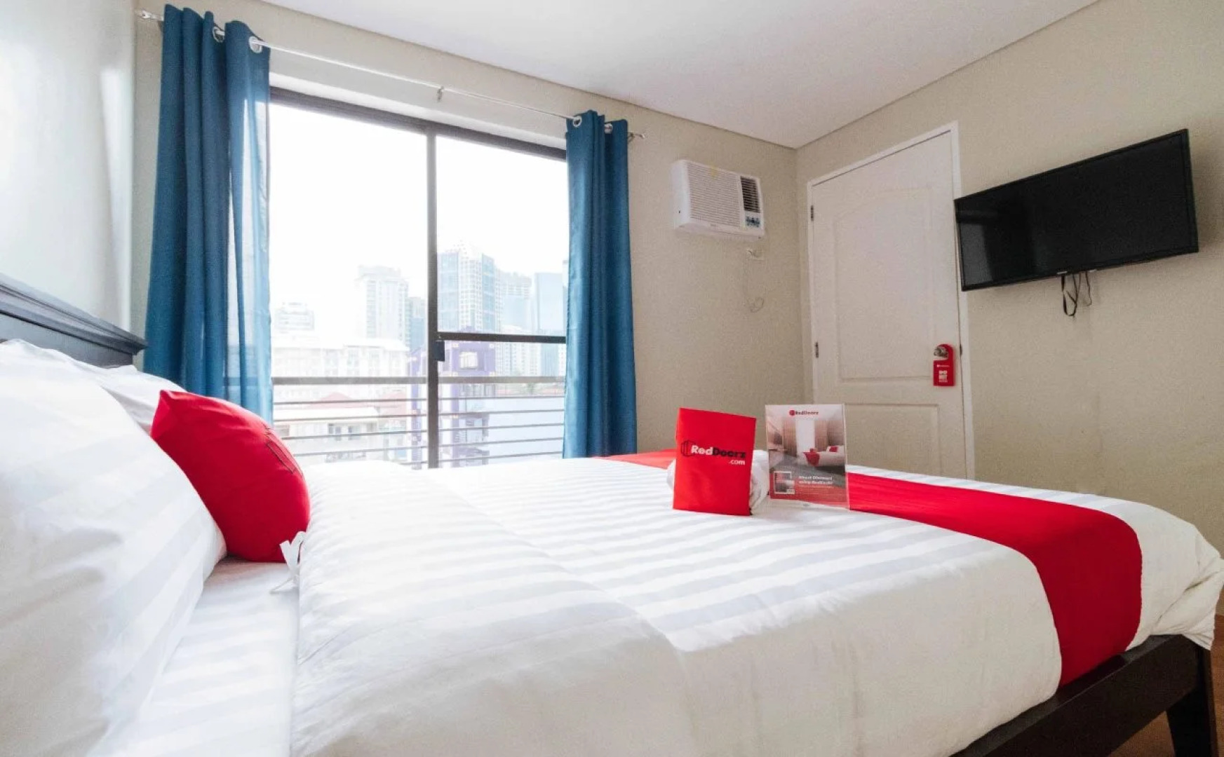 RedDoorz Plus near Capitol Commons