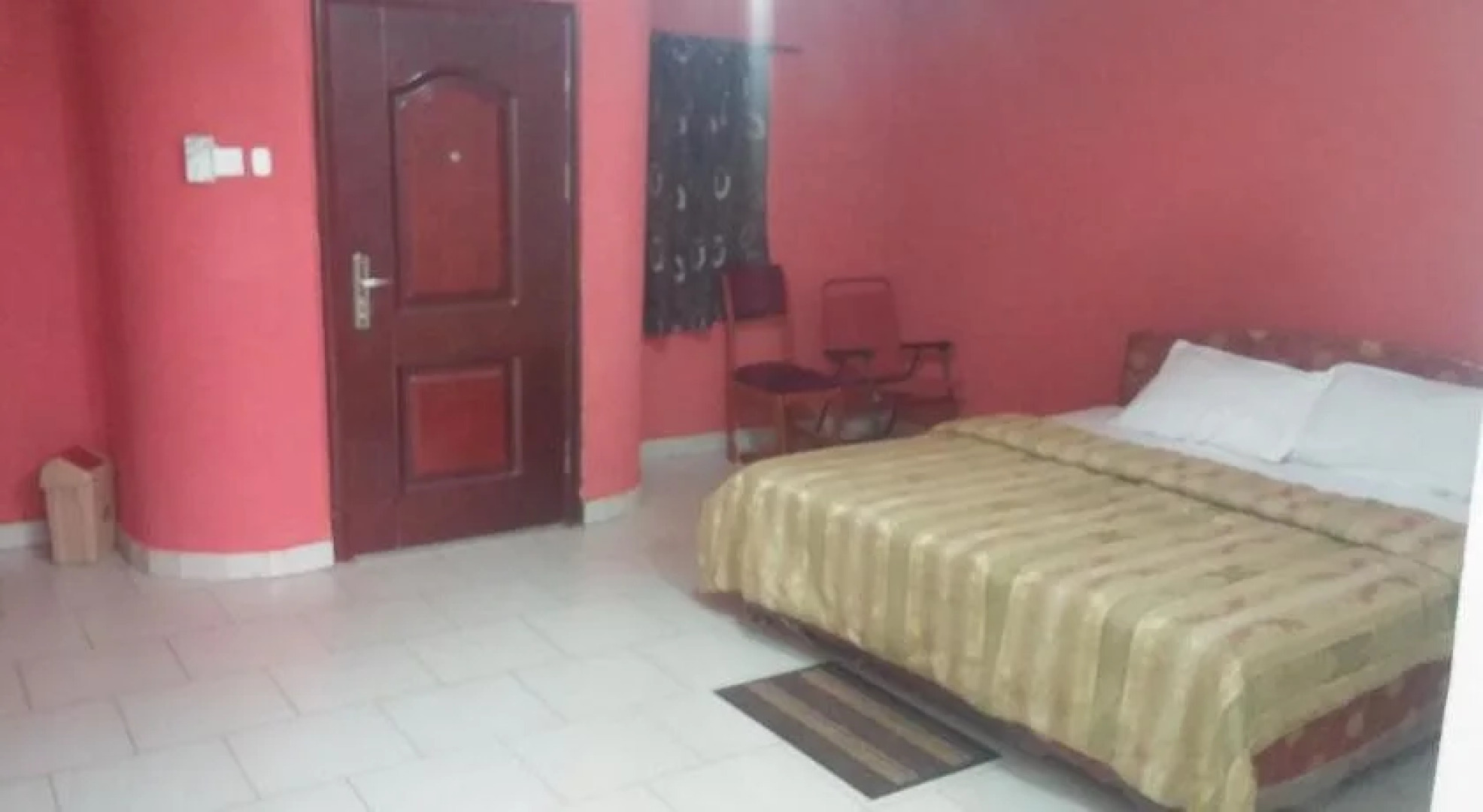 Biney's Apartment Hotel