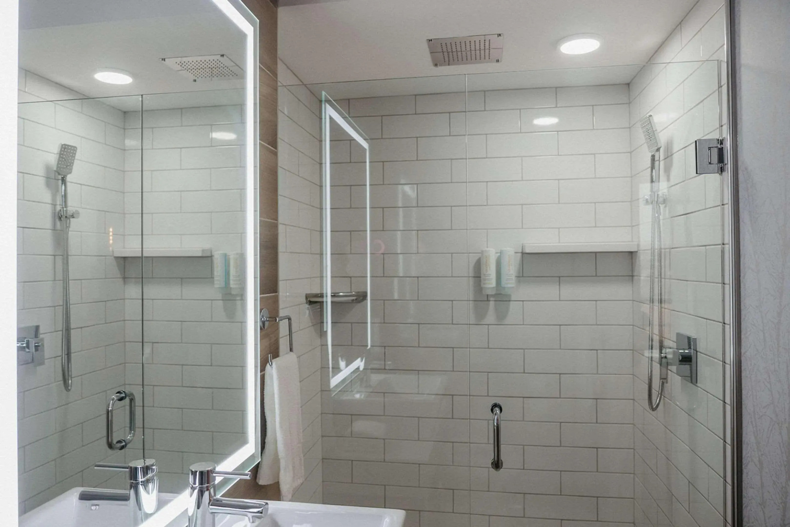 Clarion Lakeside Inn & Conference Centre