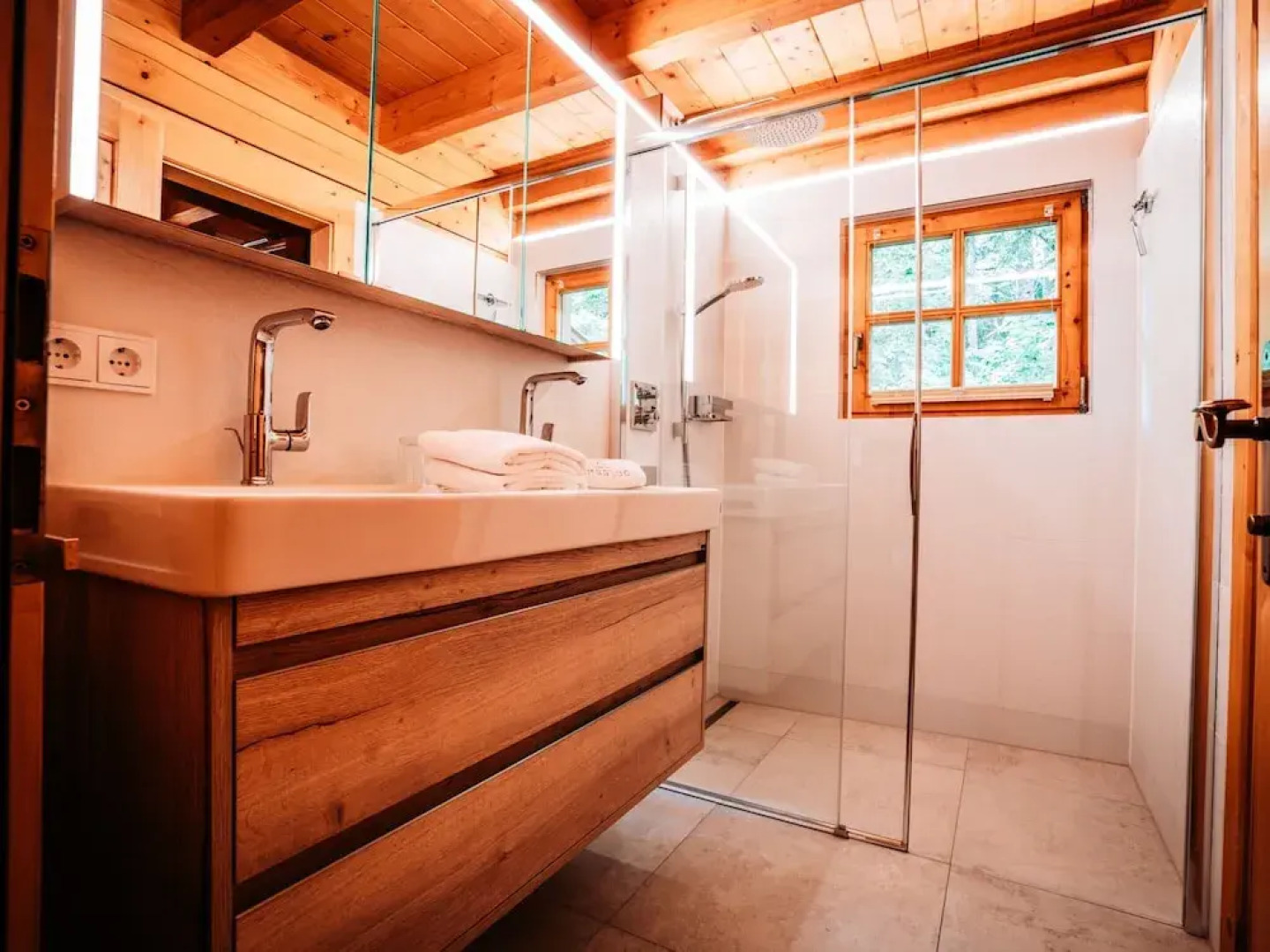 Hideway Chalet Gamsgluck With Pool and Sauna