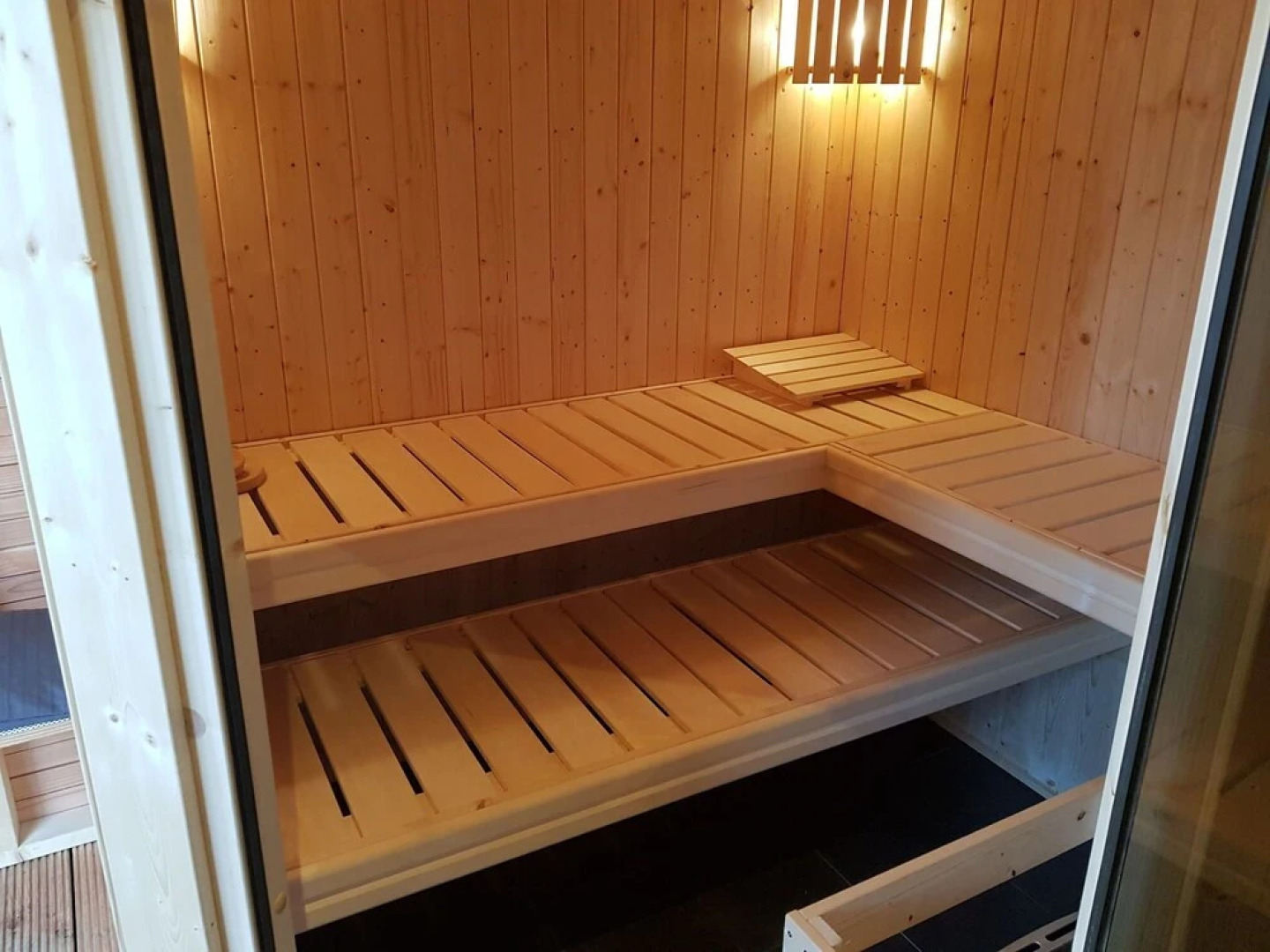 Nice Holiday Home with Sauna & Hot Tub near Wadden Sea