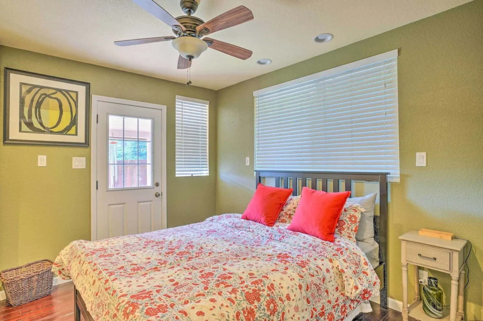 Cozy Cottage w/ Grill - 5 Mi to Mt Baldy Resort!