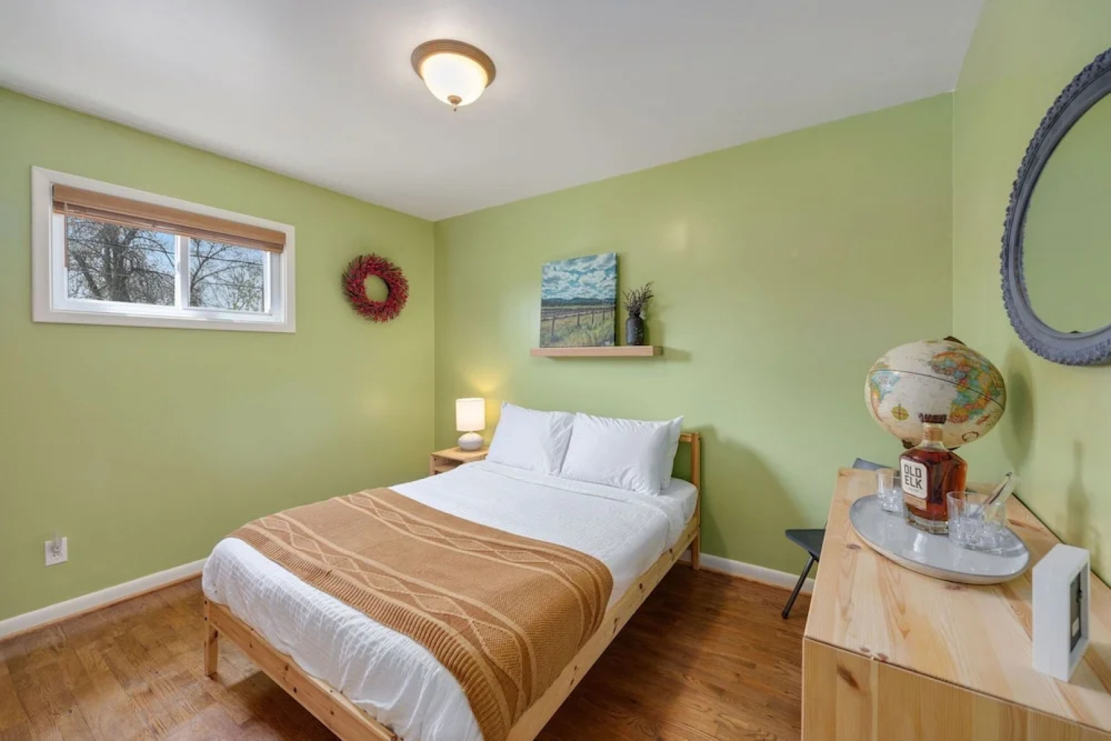 Cozy Mountain Retreat in Downtown With Hot Tub and Bikes