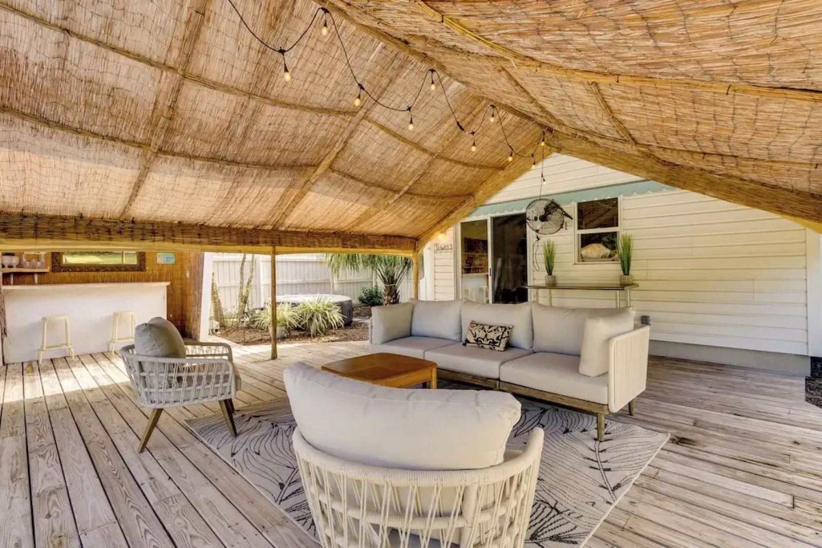 Mount Dora Home: Private Pool, Spa & Tropical Bar!
