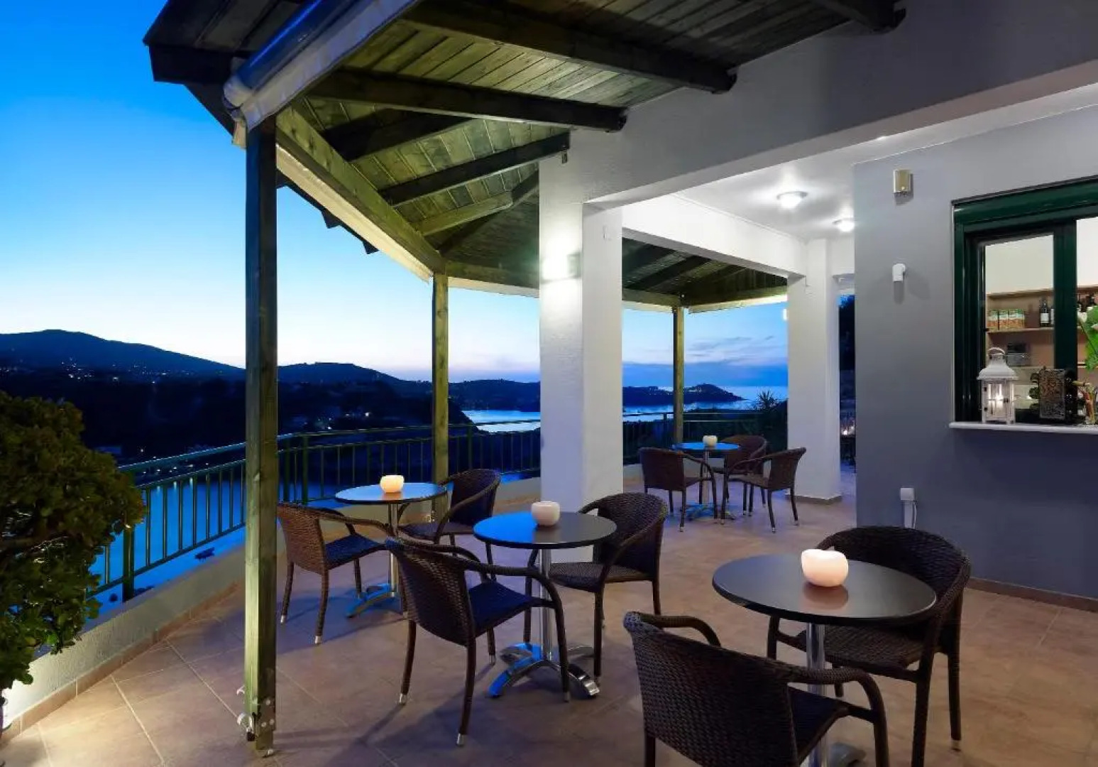 Erivolos Studios & Apartments