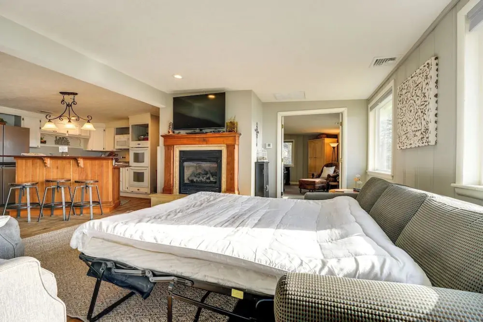 Cozy Table Rock Lake 'boathouse' w/ Pool Access