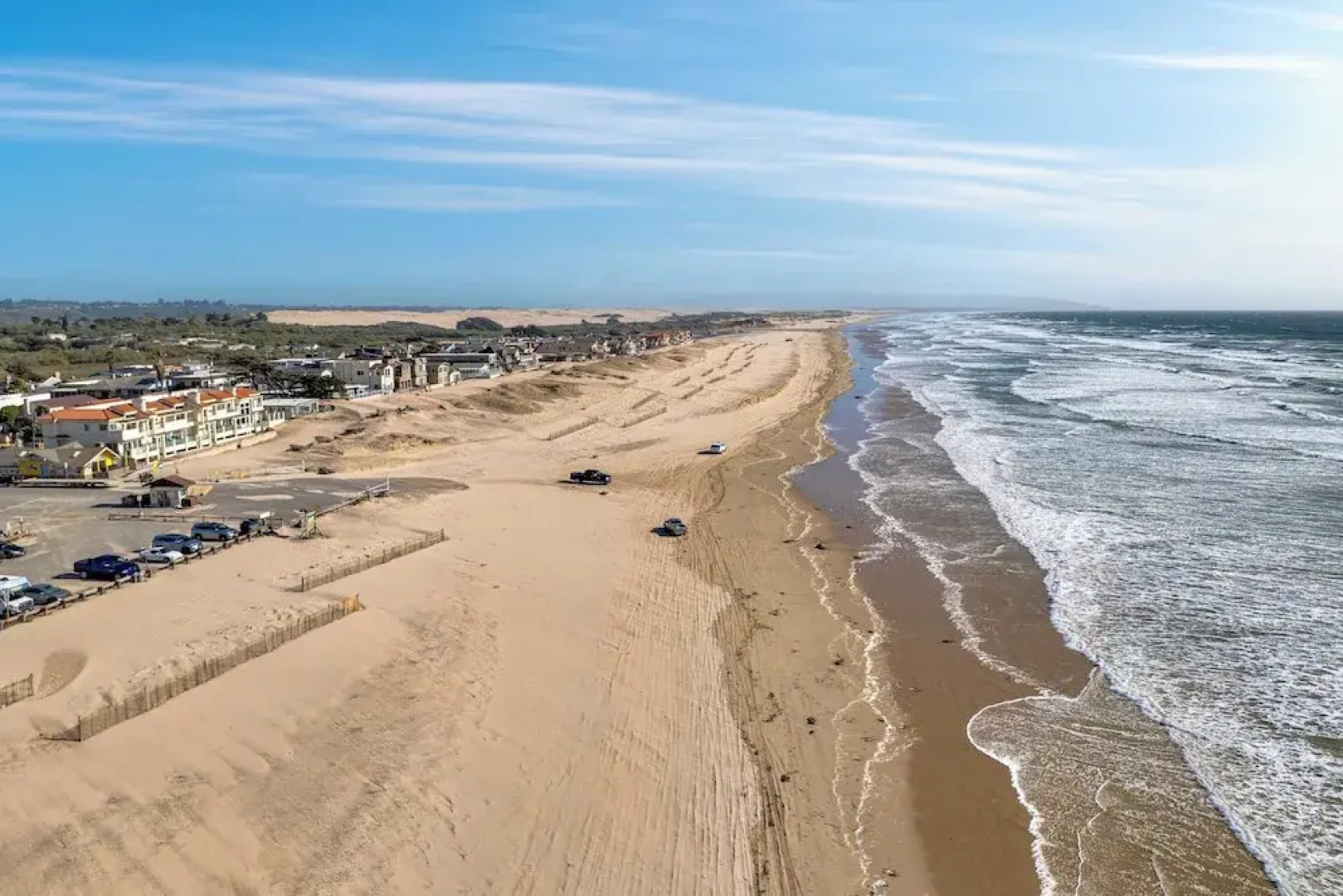 Beachfront 2BR w/ Deck, Views & Direct Sand Access Strand Way A