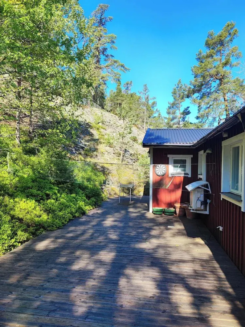 Sea-view Cottage High up in the Trees