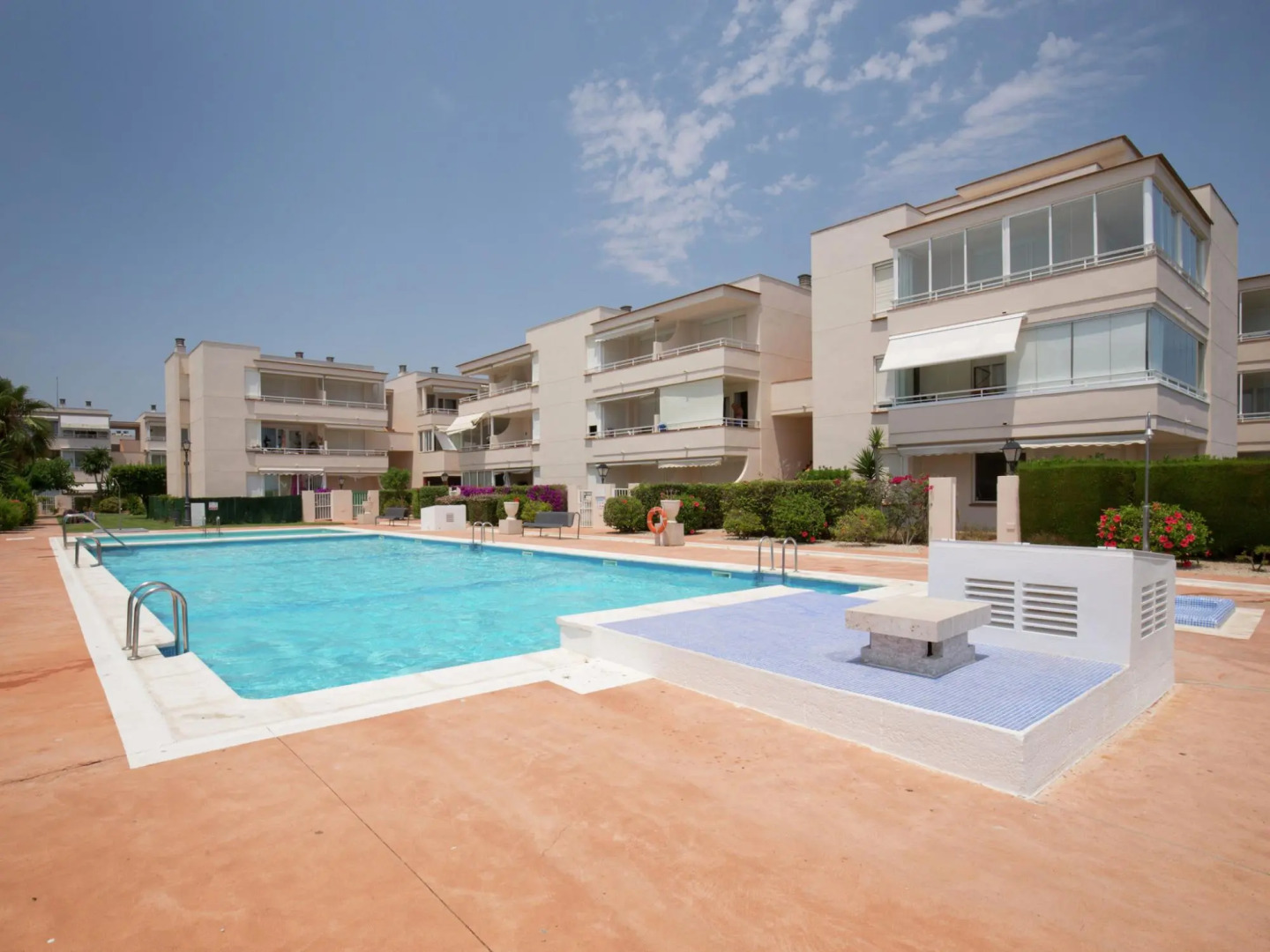 Well-Kept Apartment with Views of the Sea, Two Swimming Pools Near Vinaròs