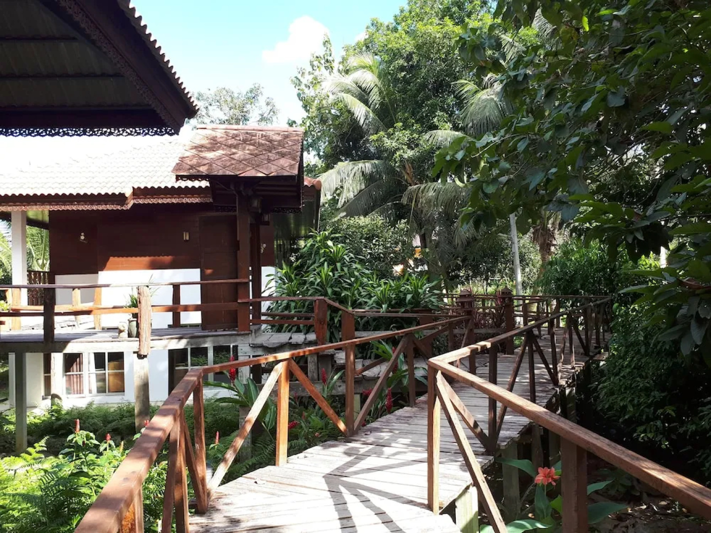Baan Suansabaijai Resort