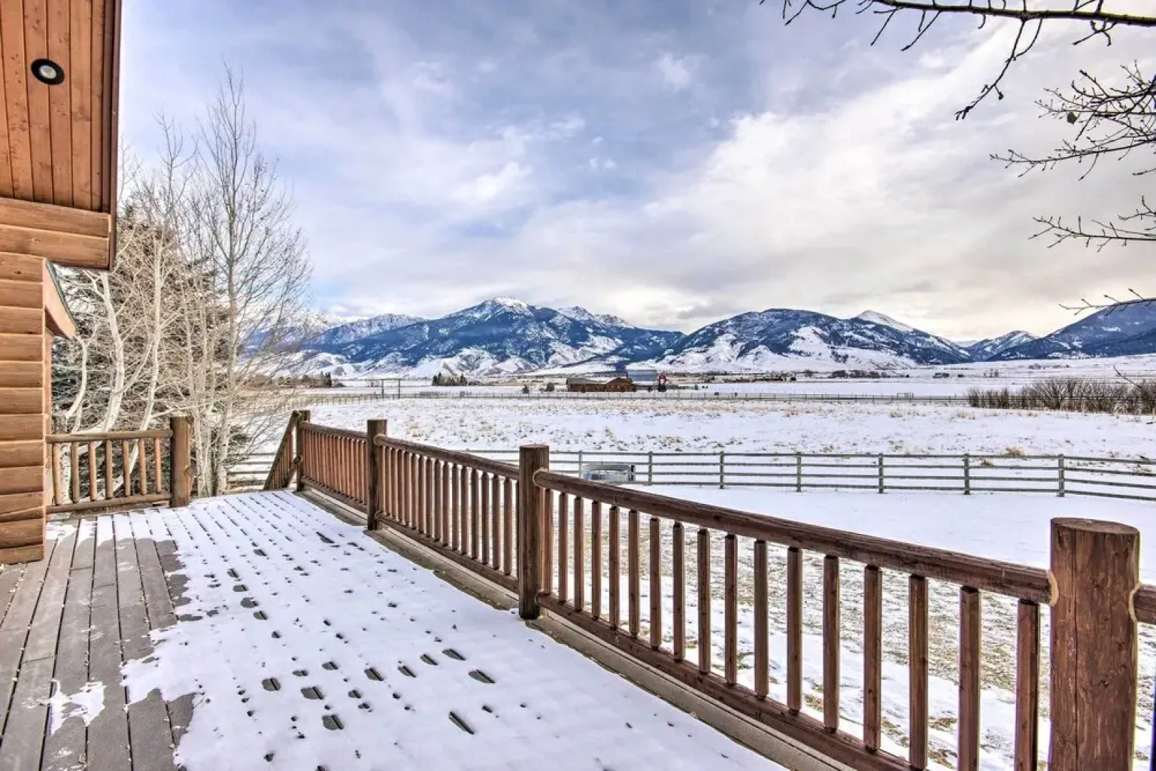 Rustic Livingston Home w/ Deck + Mtn Views!