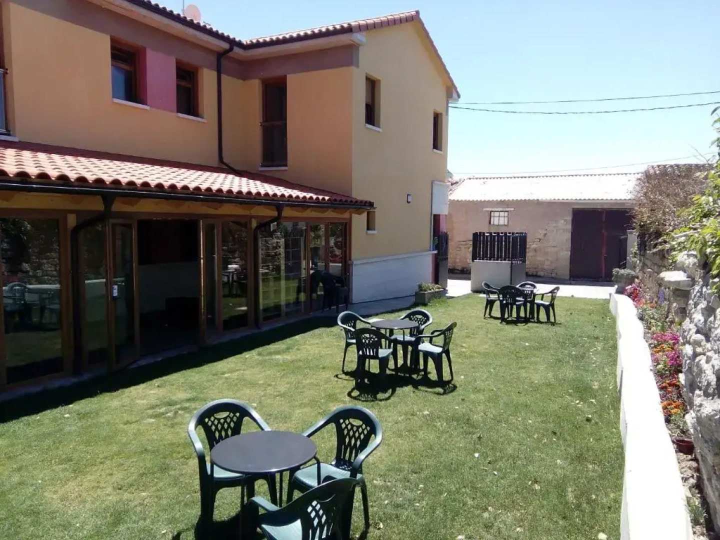 Hornillos Meeting Point (Pilgrim Hostel)