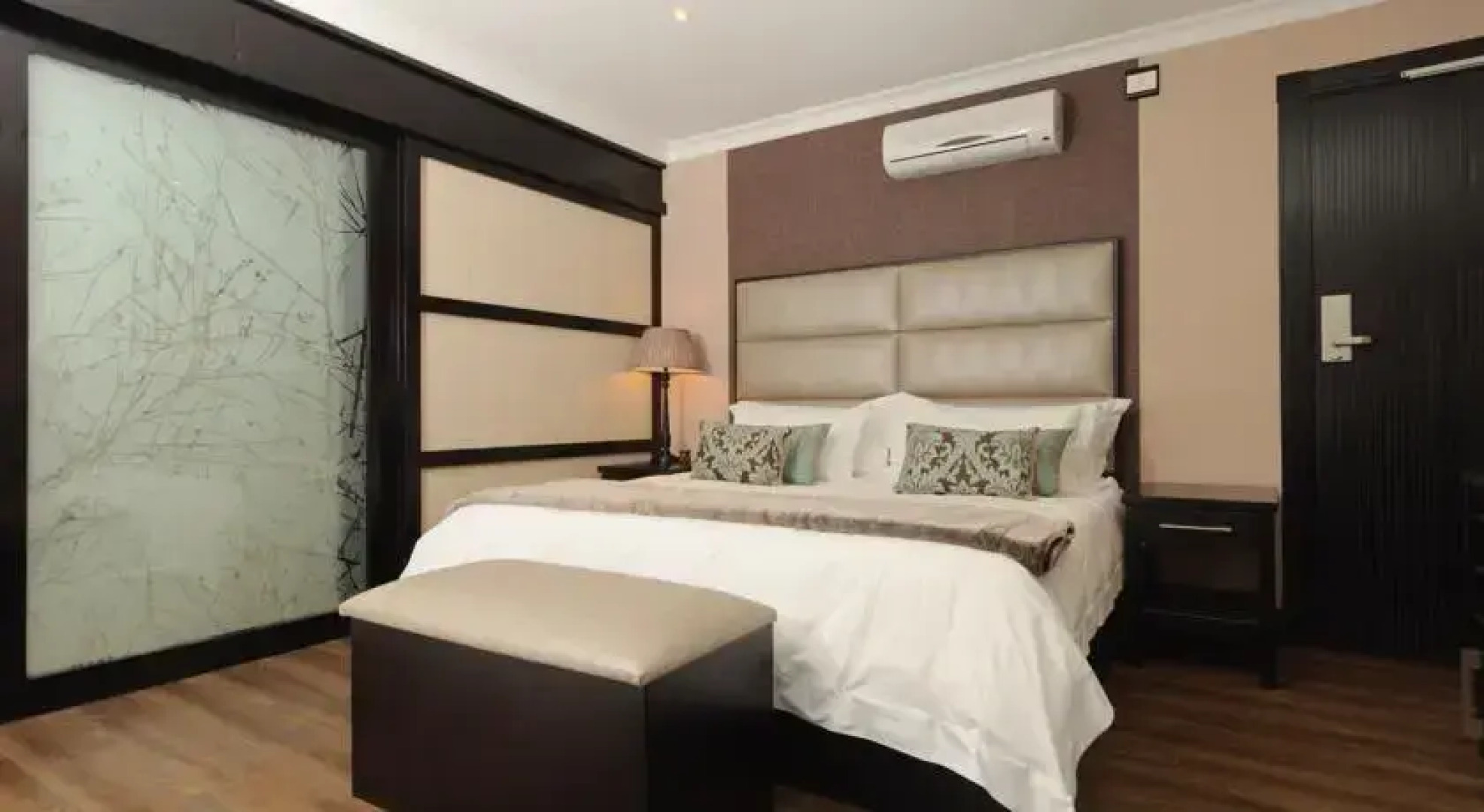 Executive Suites at 555