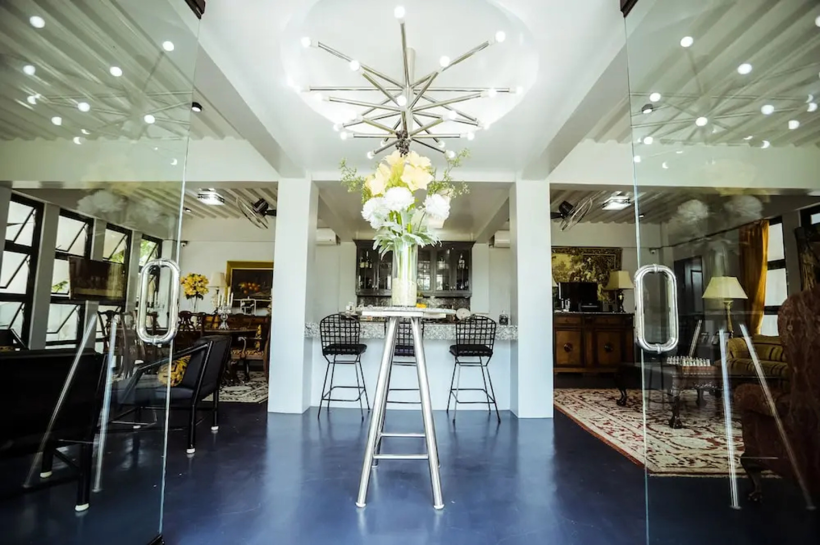 Zeller Court Apartelle