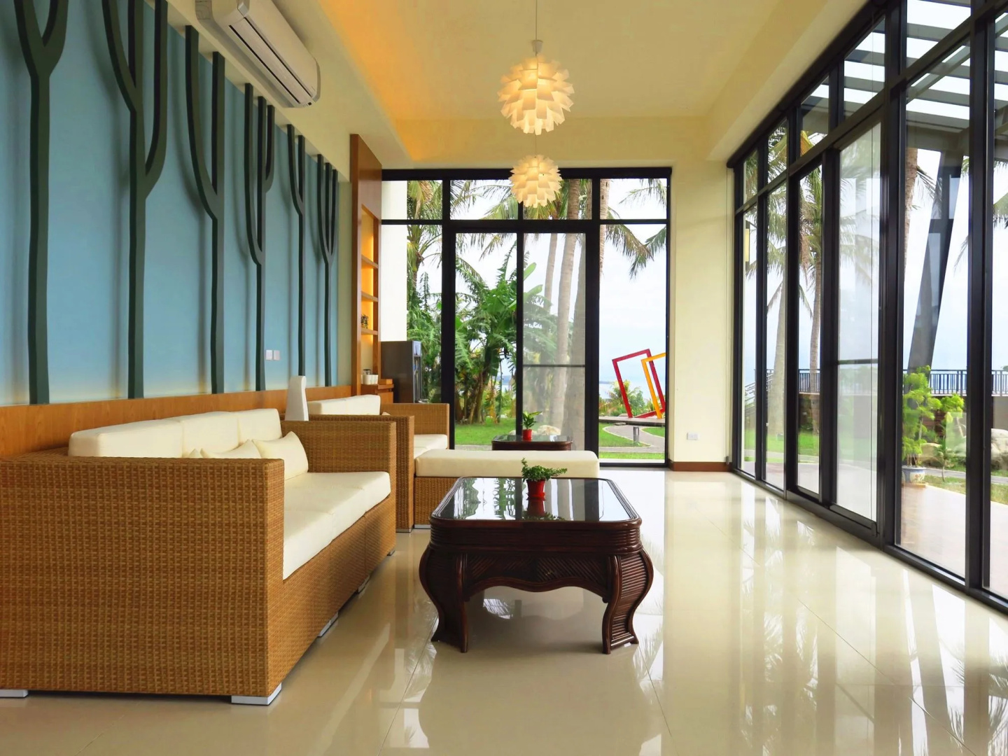 Rich Sunshine Inn