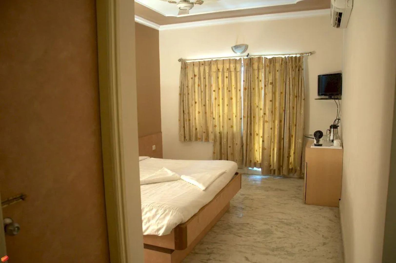 Hotel Sagar Tarang (Berries Group)