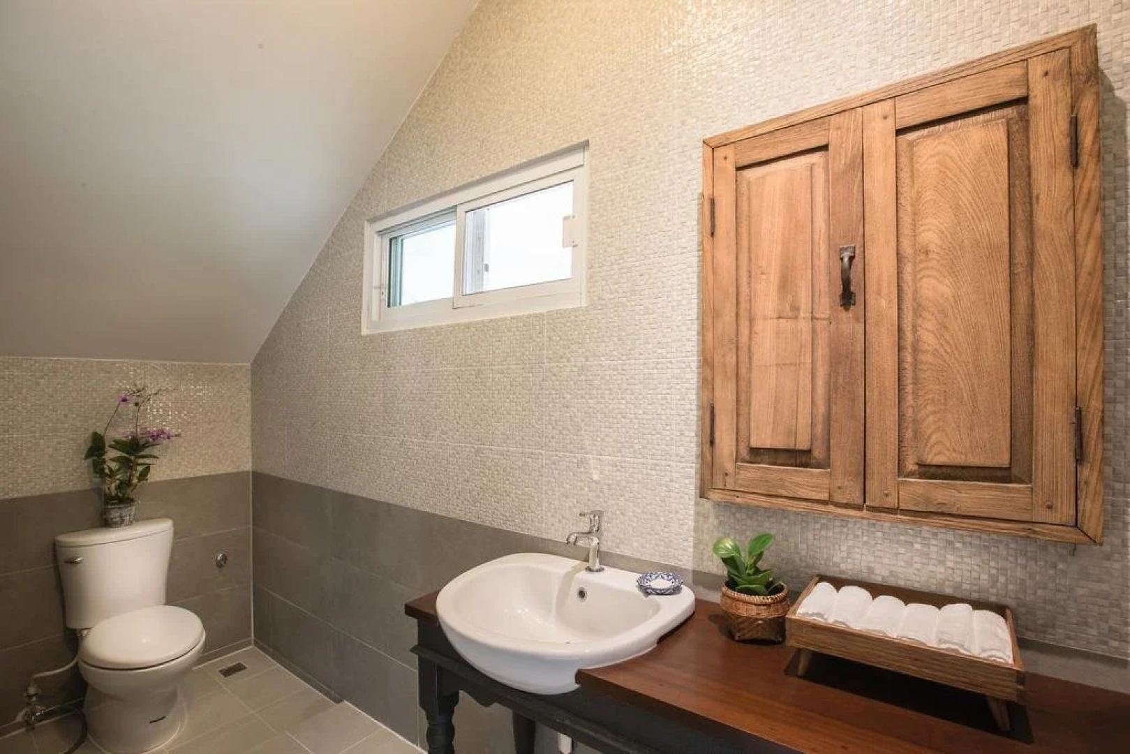 Moon 11 Boutique Home