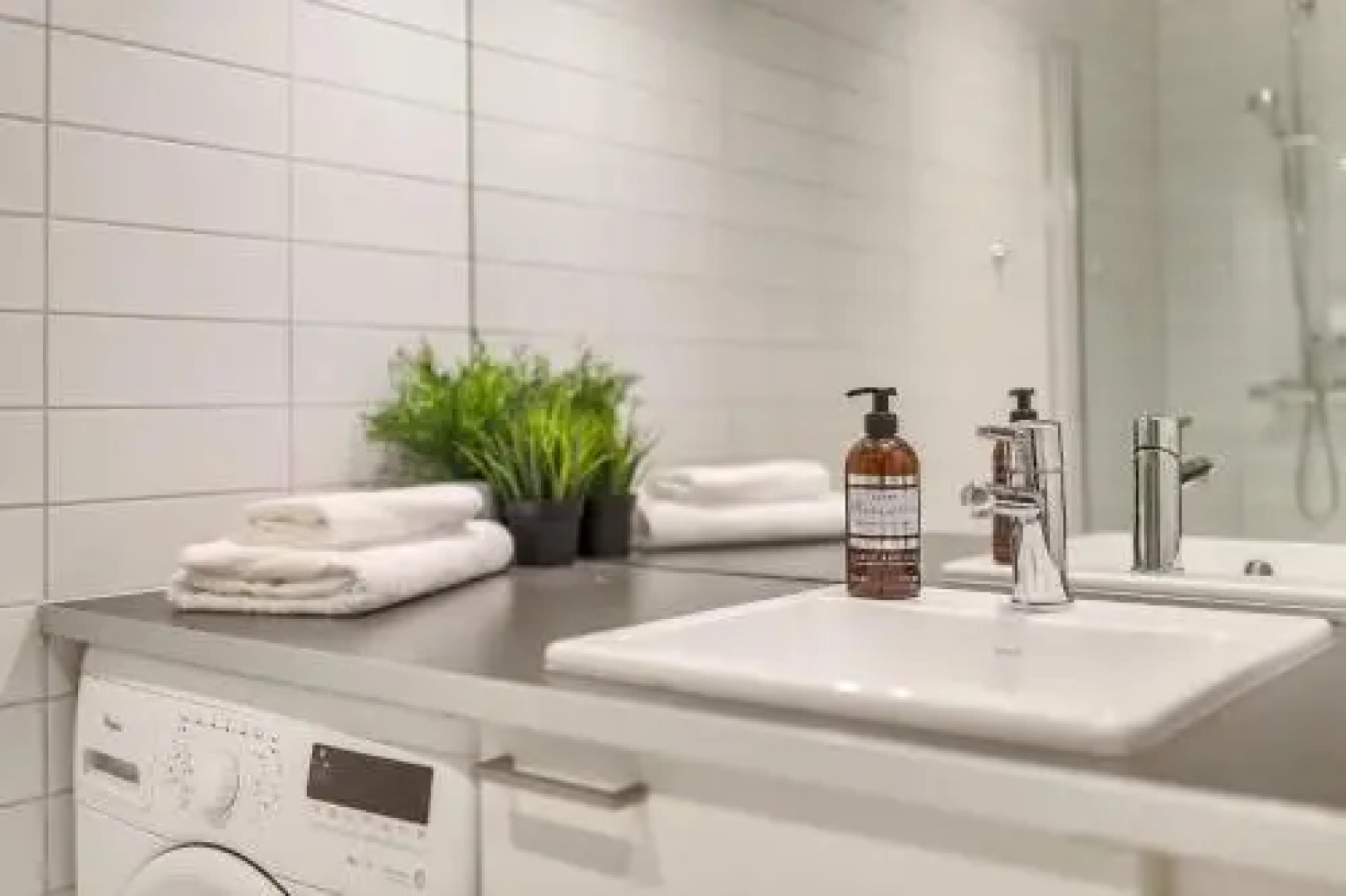 Wright Apartments - Barcode