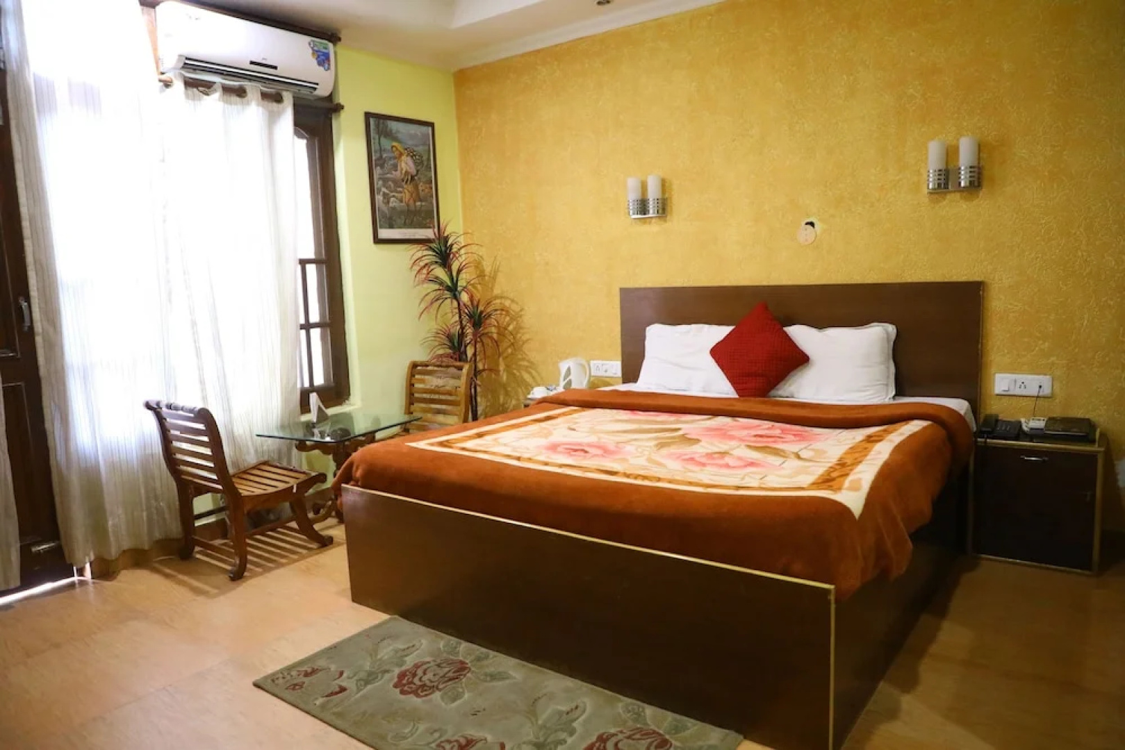 OYO 8367 Hotel The Woodz