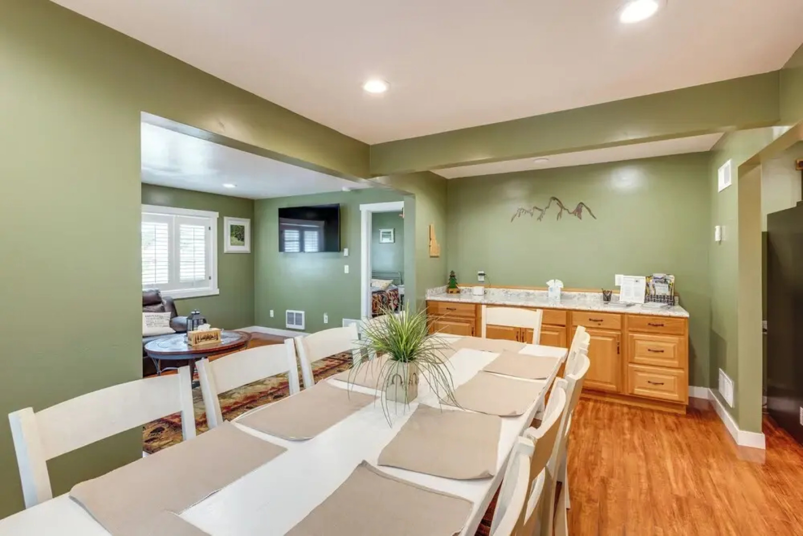 Deck w/ Hot Tub: Ashton 'cozy Cub Cabin'