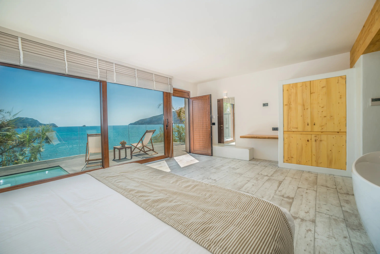 Gloria Maris Hotel Suites & Villas