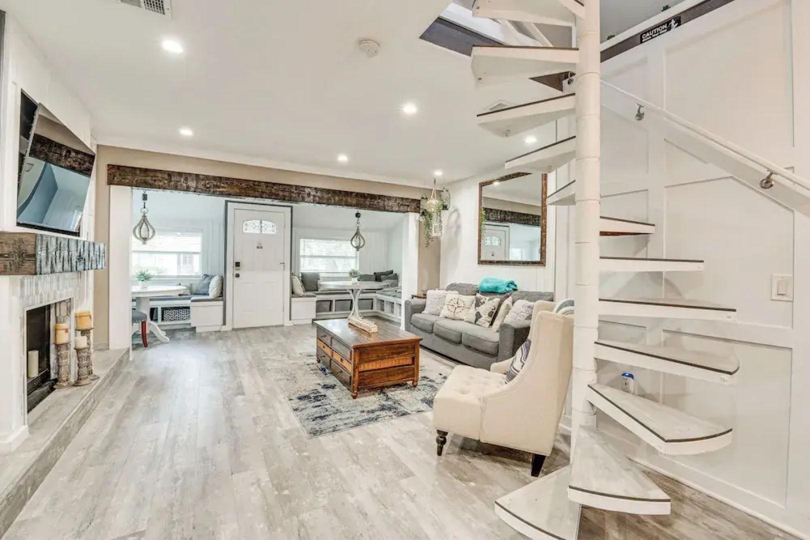 Family Home w/ Private Pool: 24 Mi to Disney!