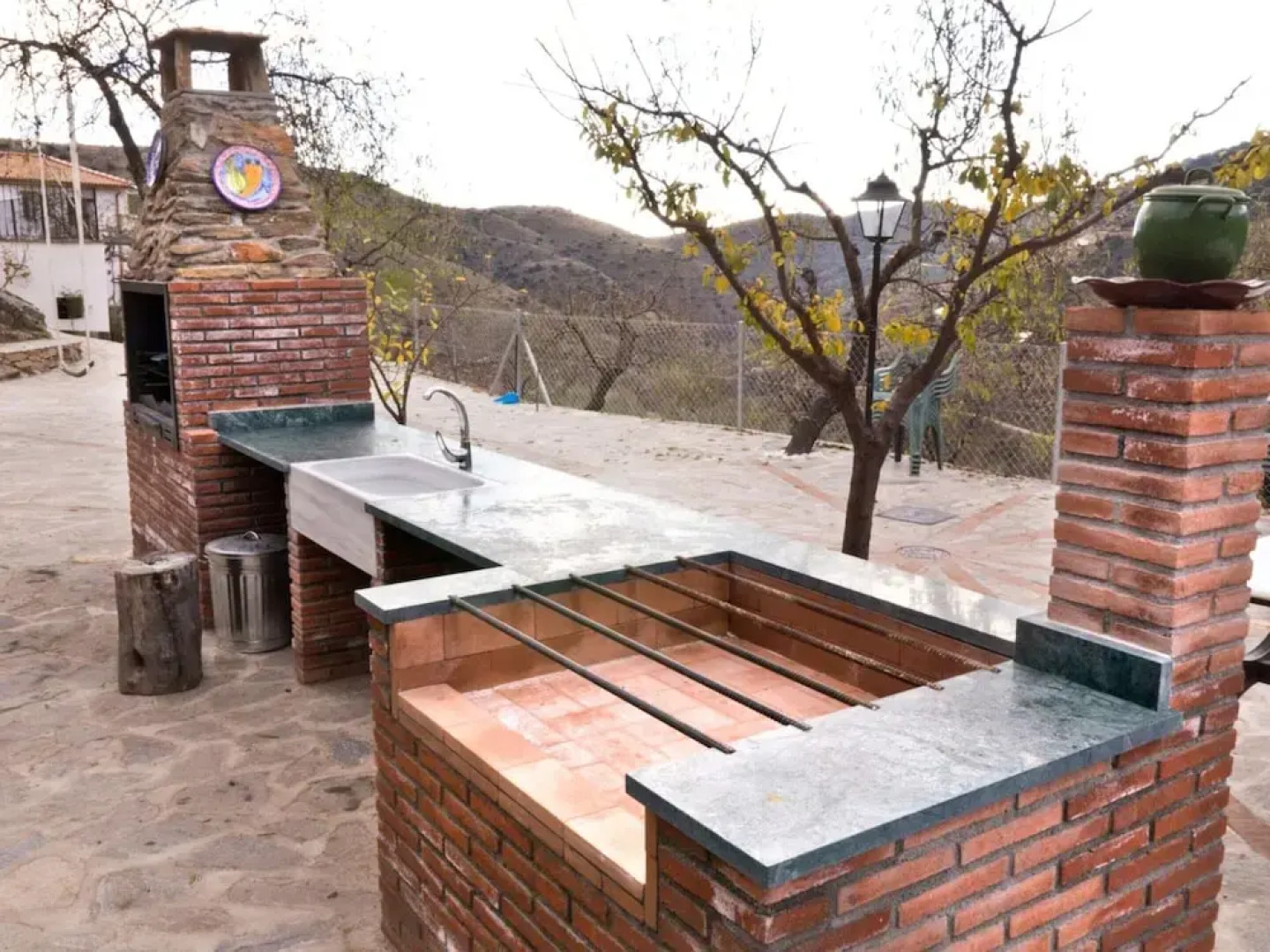 Rustic Mountain Stay, Laroya