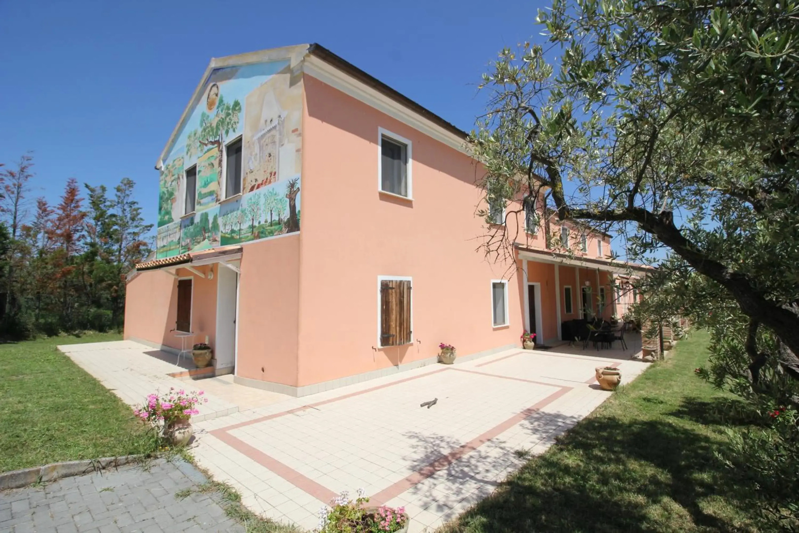 Villa Diana, Marche - intera struttura con piscina