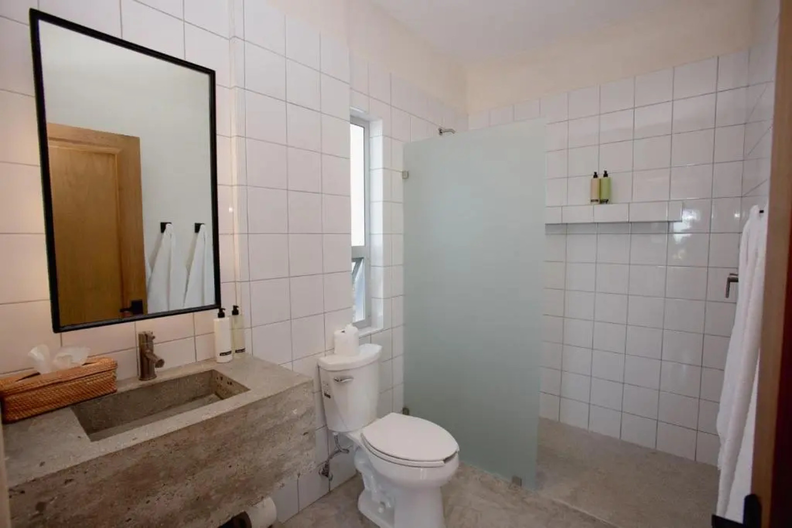 Topia Retreat - Surf Suite Sur