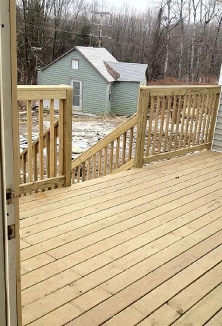 Crest Inn Suites & Cottages