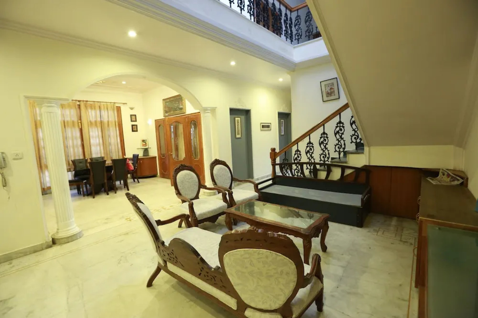 OYO Rooms Vishal Khand 4