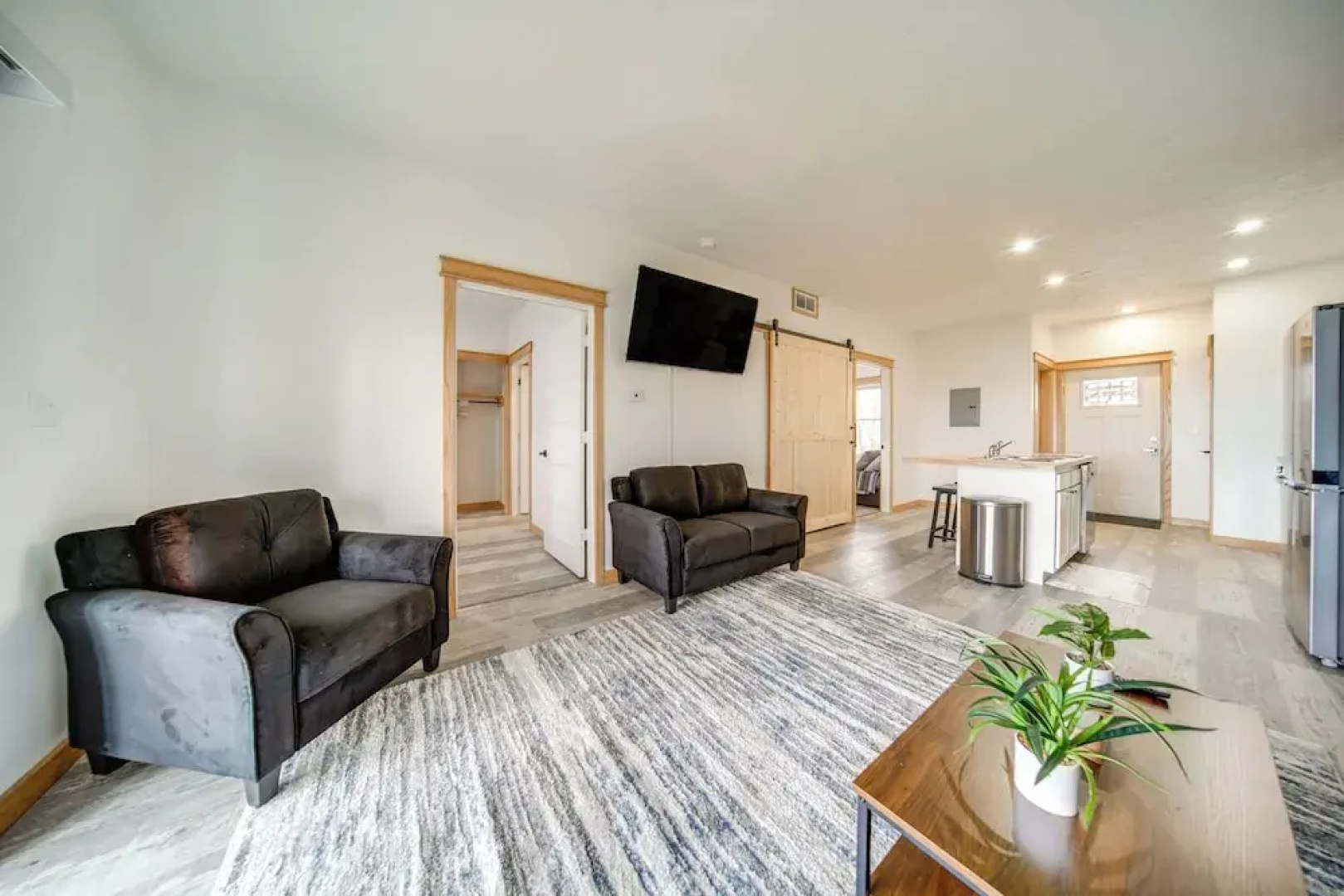Golf Course View: Centrally Located Condo in Erie