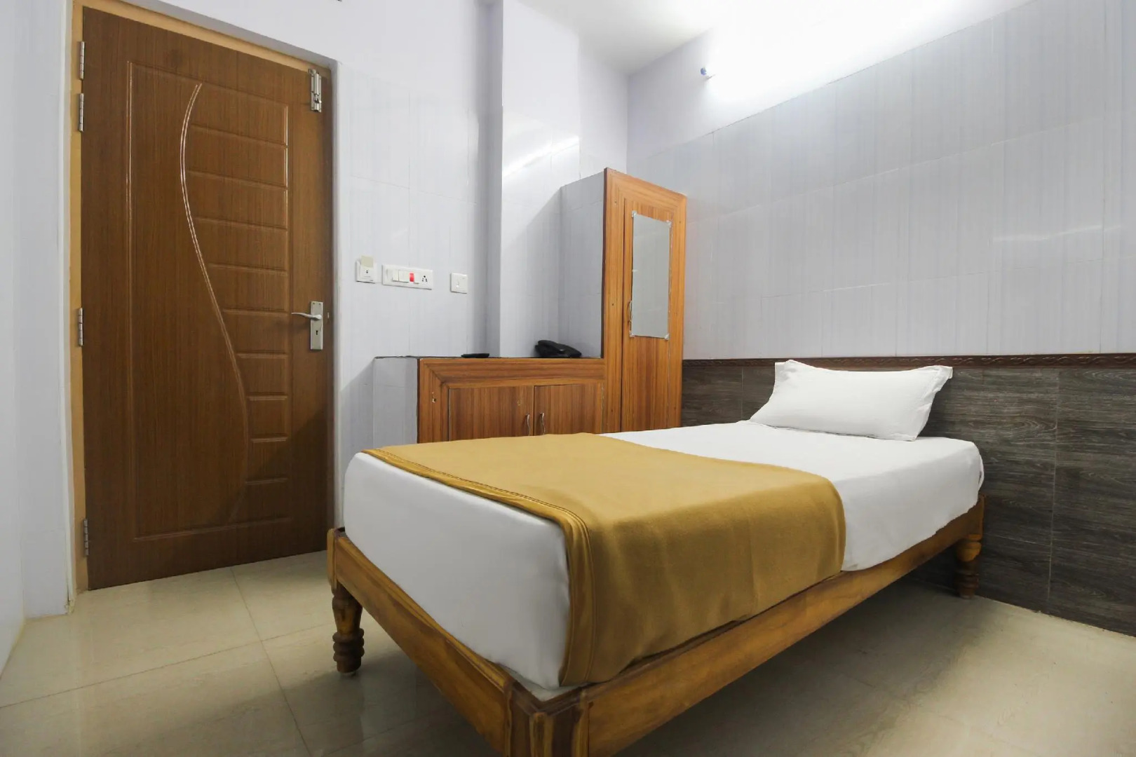 OYO 61145 J.K.S. Deluxe Lodge