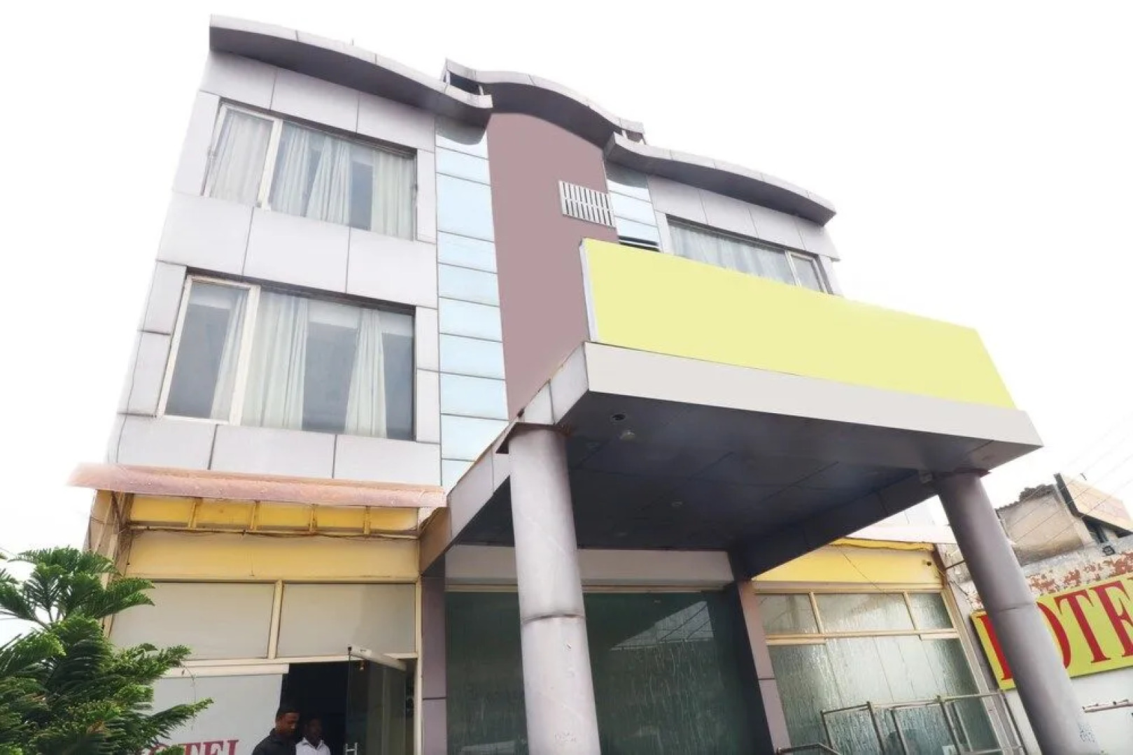 OYO 4849 Hotel Staywell