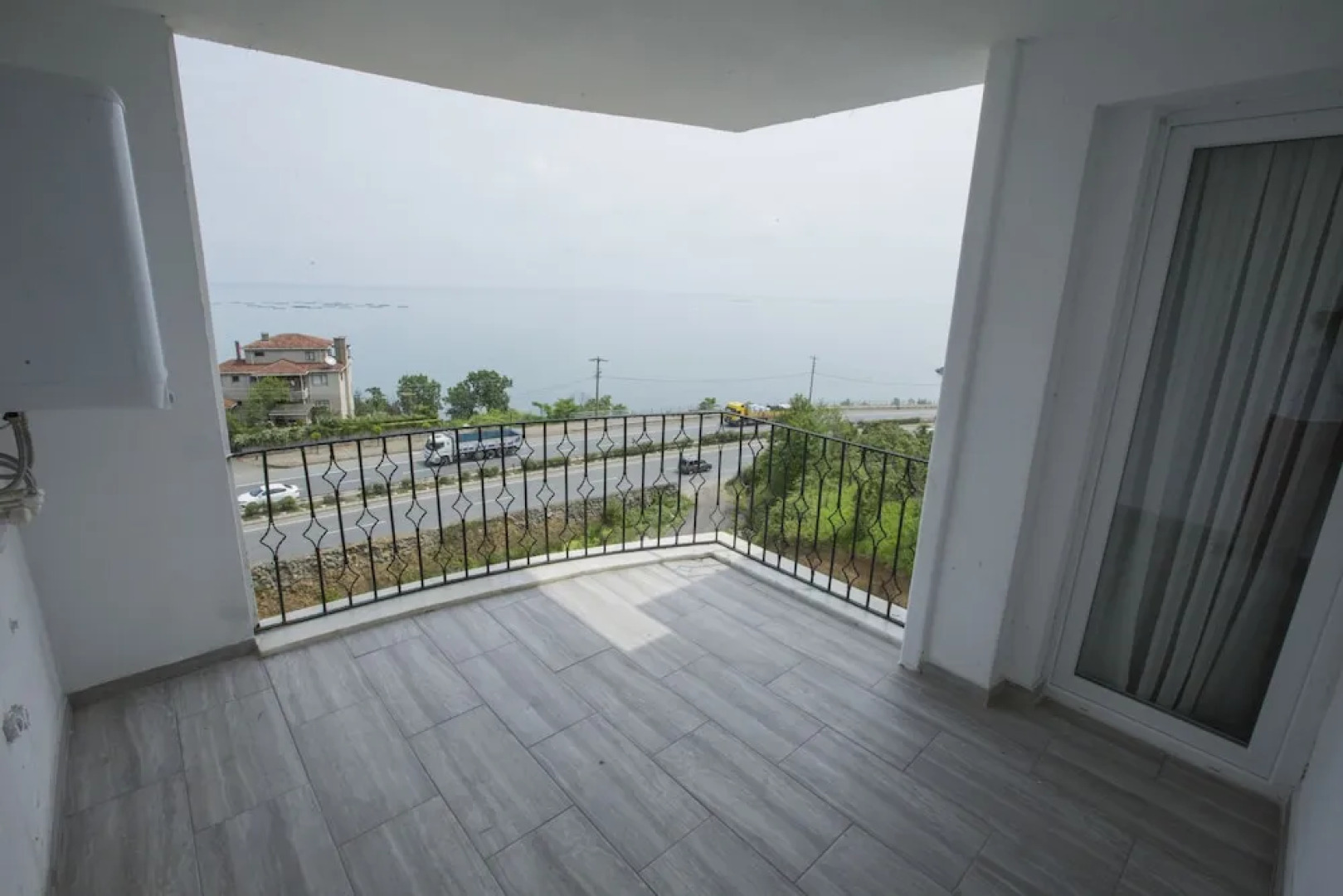 Black Rose Apartment