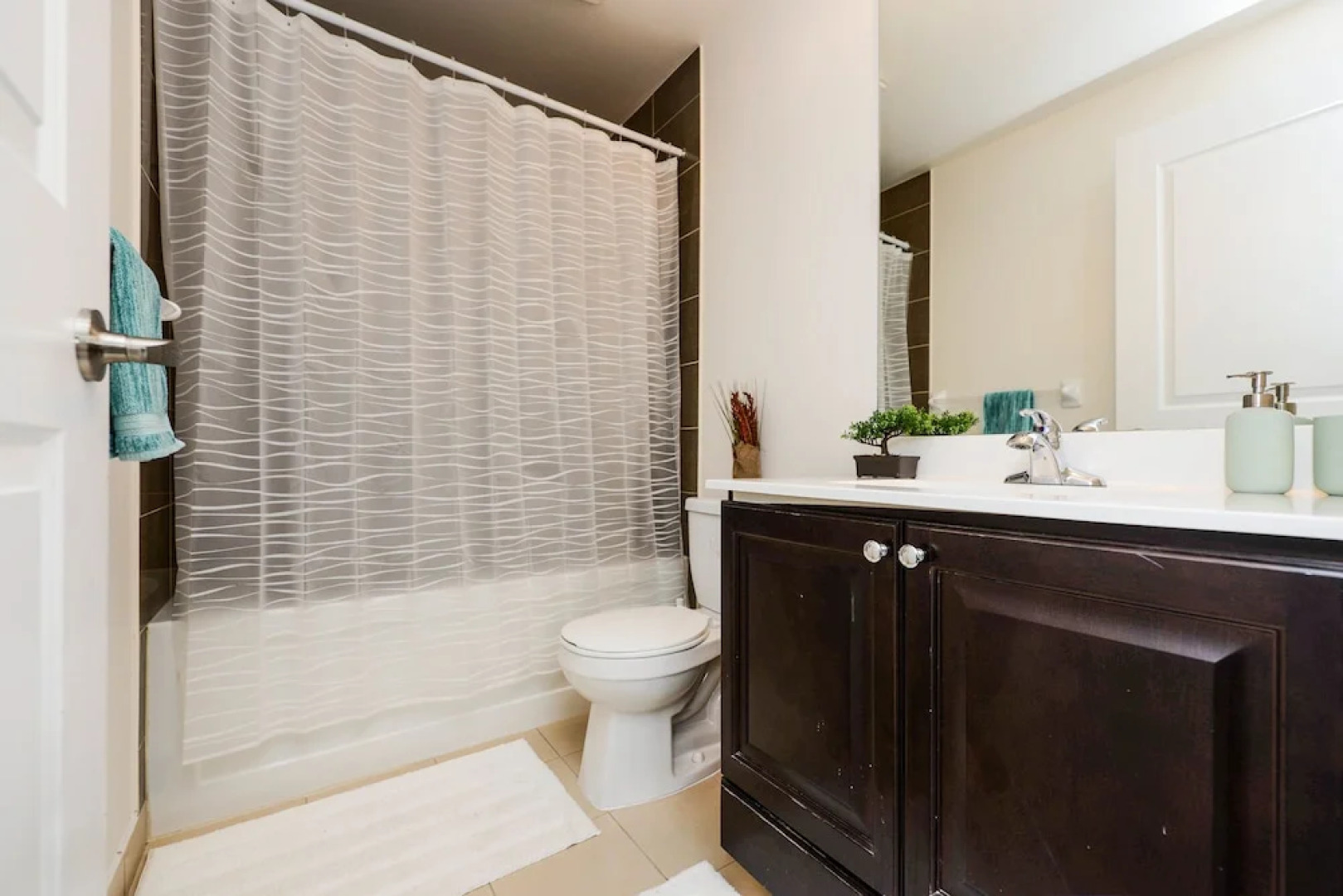 Sarkar Suites - 330 Burnhamthorpe Road