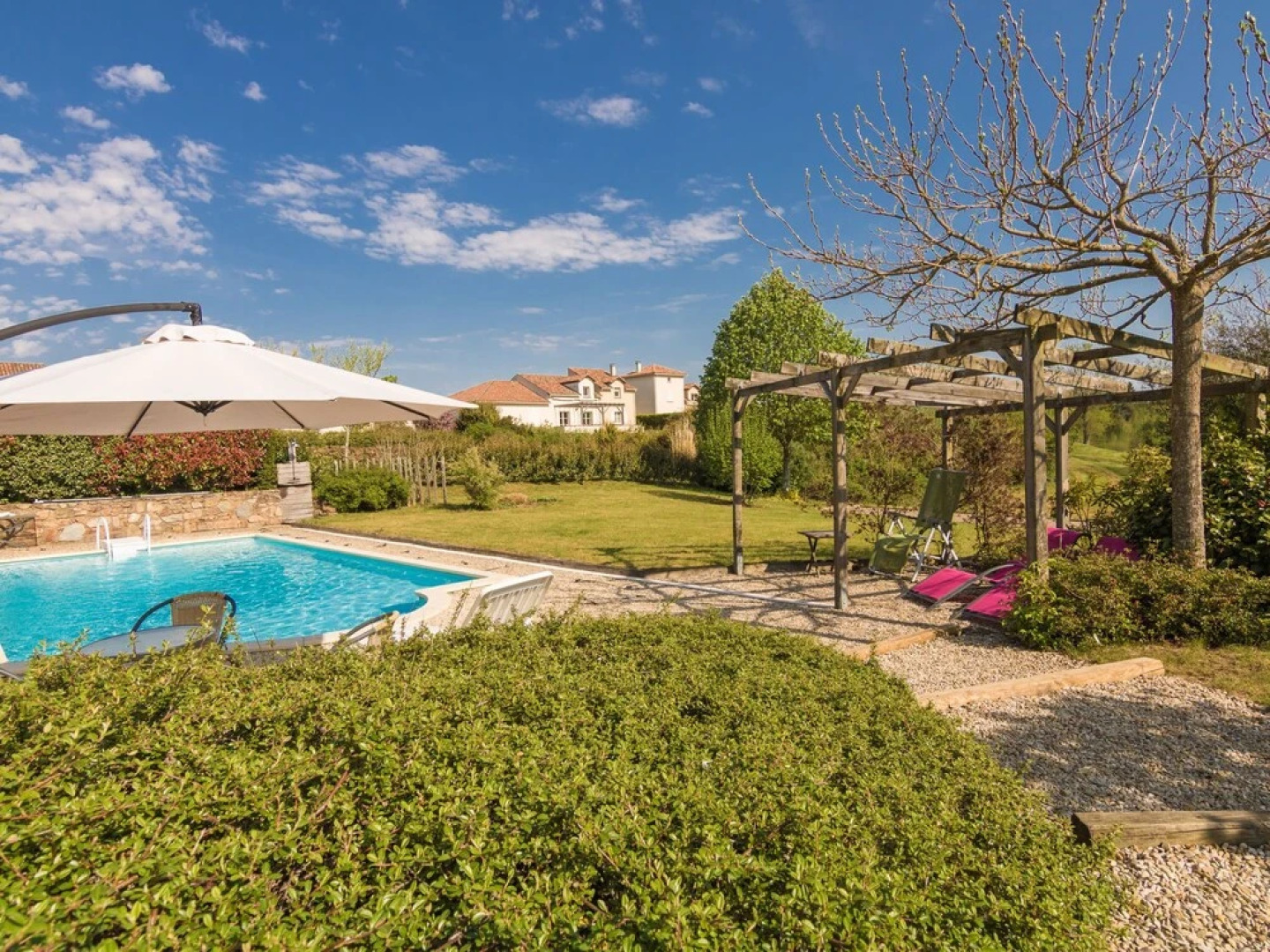 Luxurious Villa in Rouzede with Private Pool