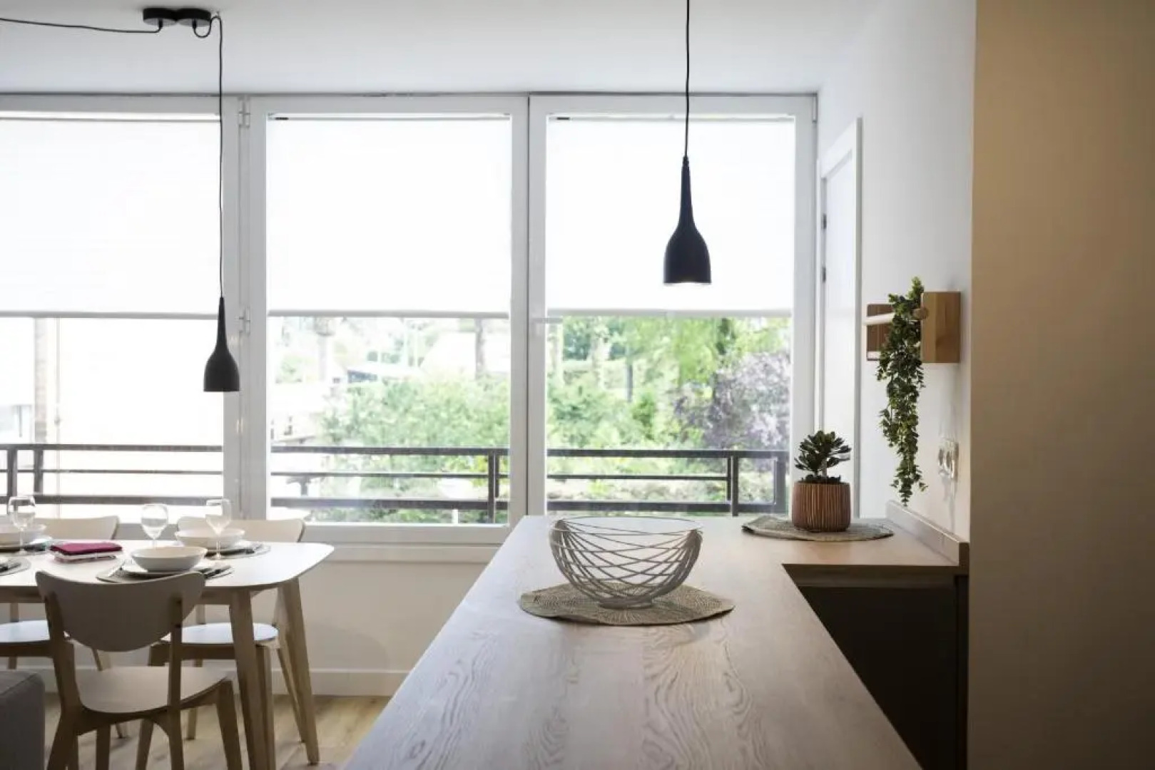 OLABIDE 2 by Smiling Rentals