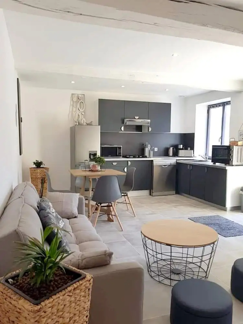 Apartment With one Bedroom in Sainte-geneviève-lès-gasny, With Enclosed Garden and Wifi