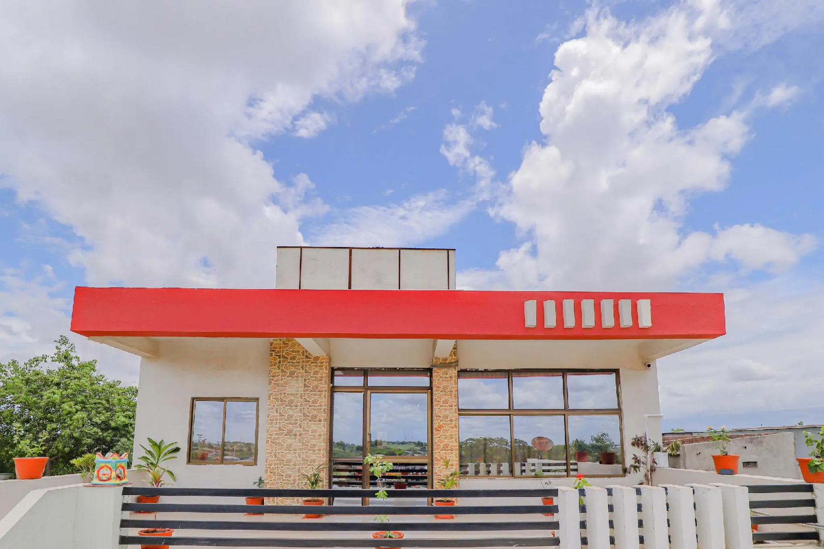 OYO 80936 Hotel Maldhari