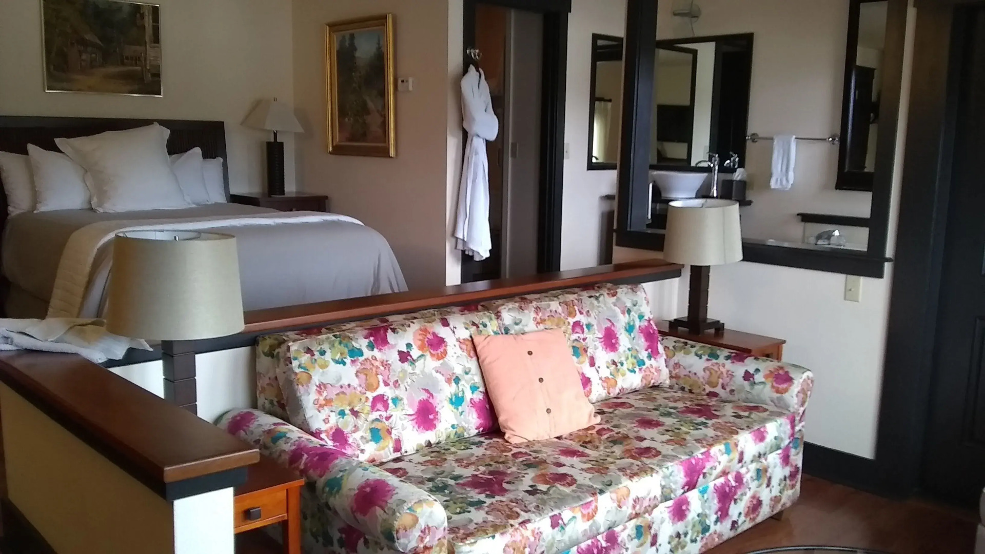 Noyo Harbor Inn Restaurant and Tavern